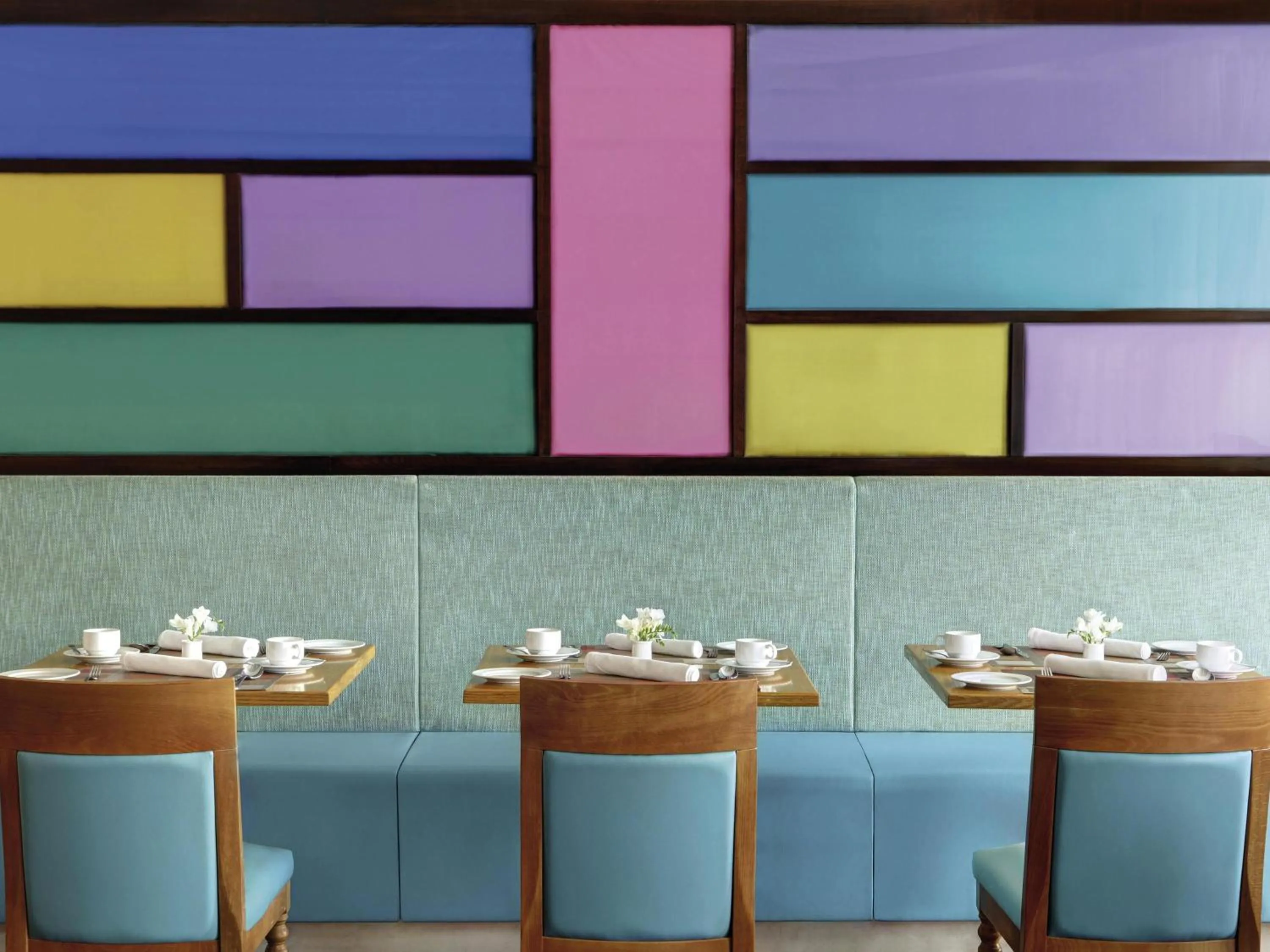 Restaurant/places to eat in Movenpick Hotel & Residences Hajar Tower Makkah