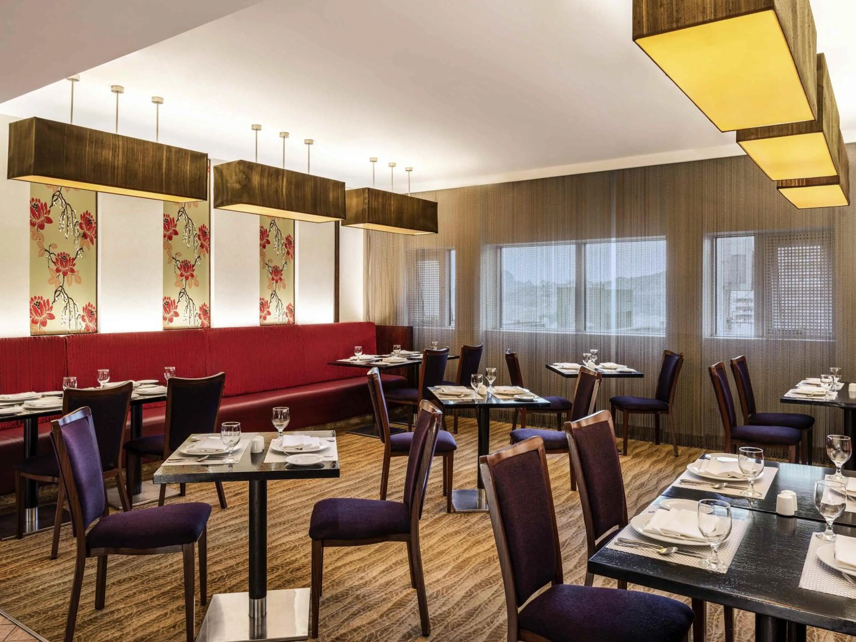 Restaurant/places to eat in Movenpick Hotel & Residences Hajar Tower Makkah