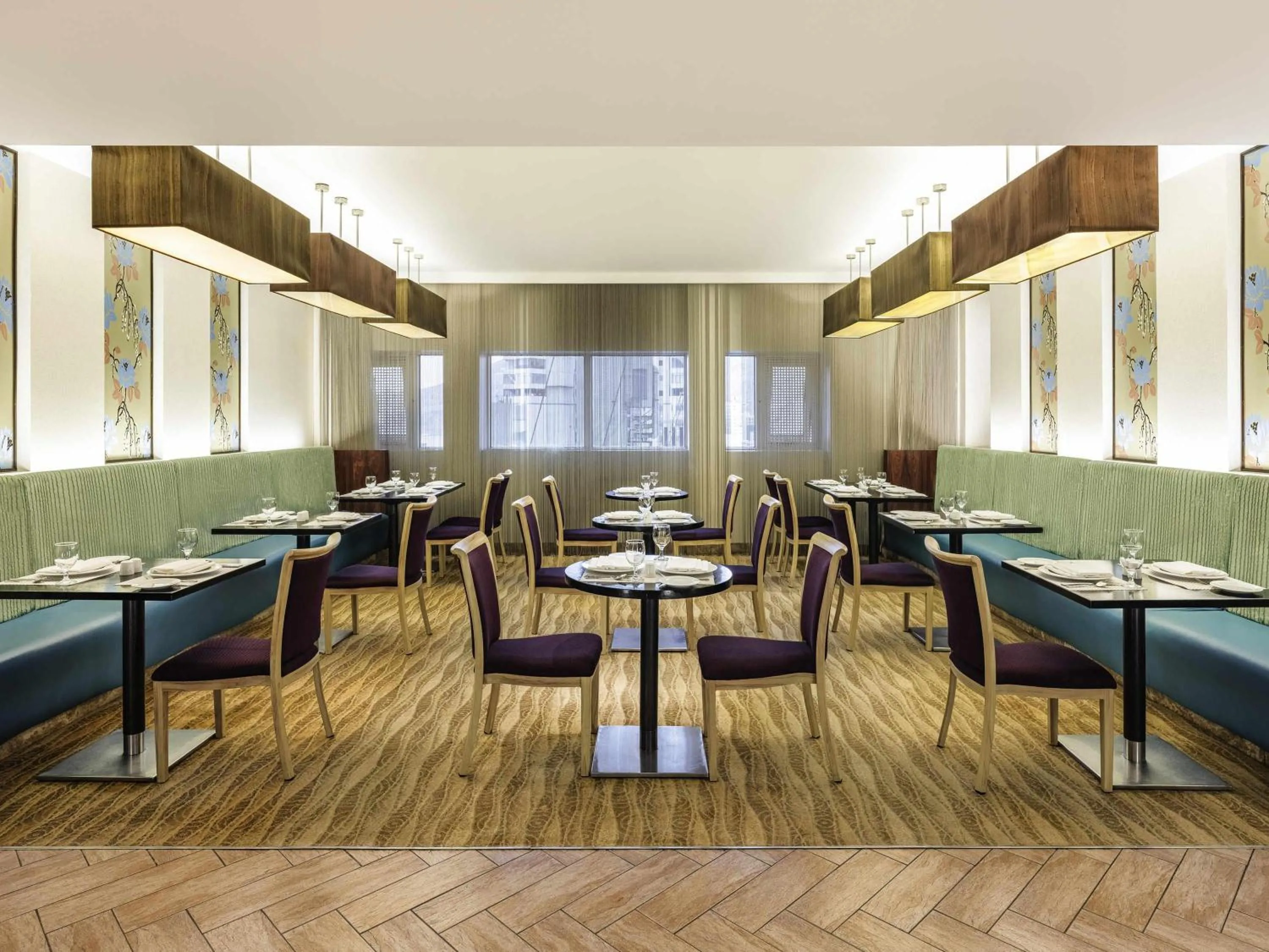 Restaurant/places to eat in Movenpick Hotel & Residences Hajar Tower Makkah