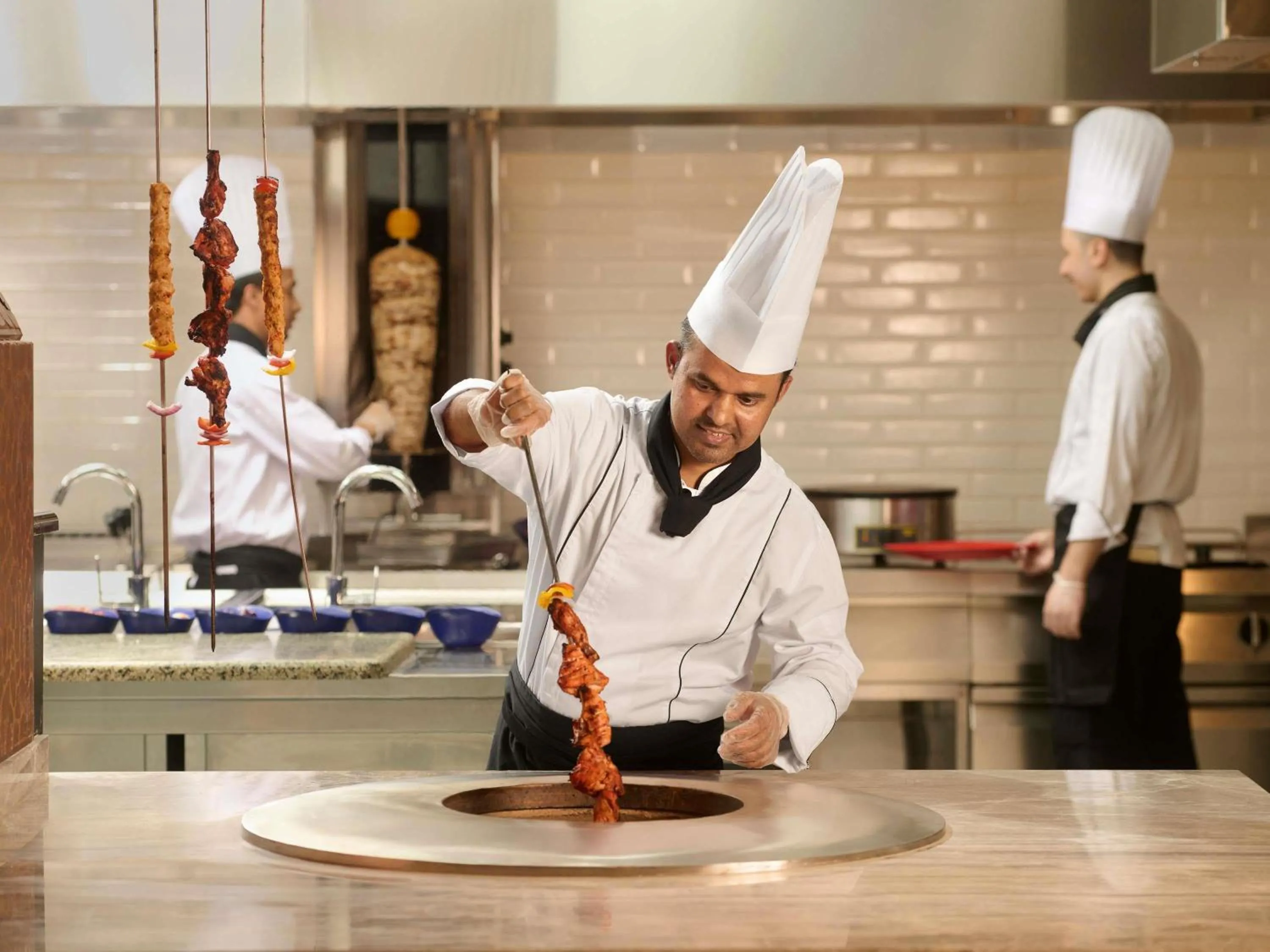 Restaurant/places to eat in Movenpick Hotel & Residences Hajar Tower Makkah