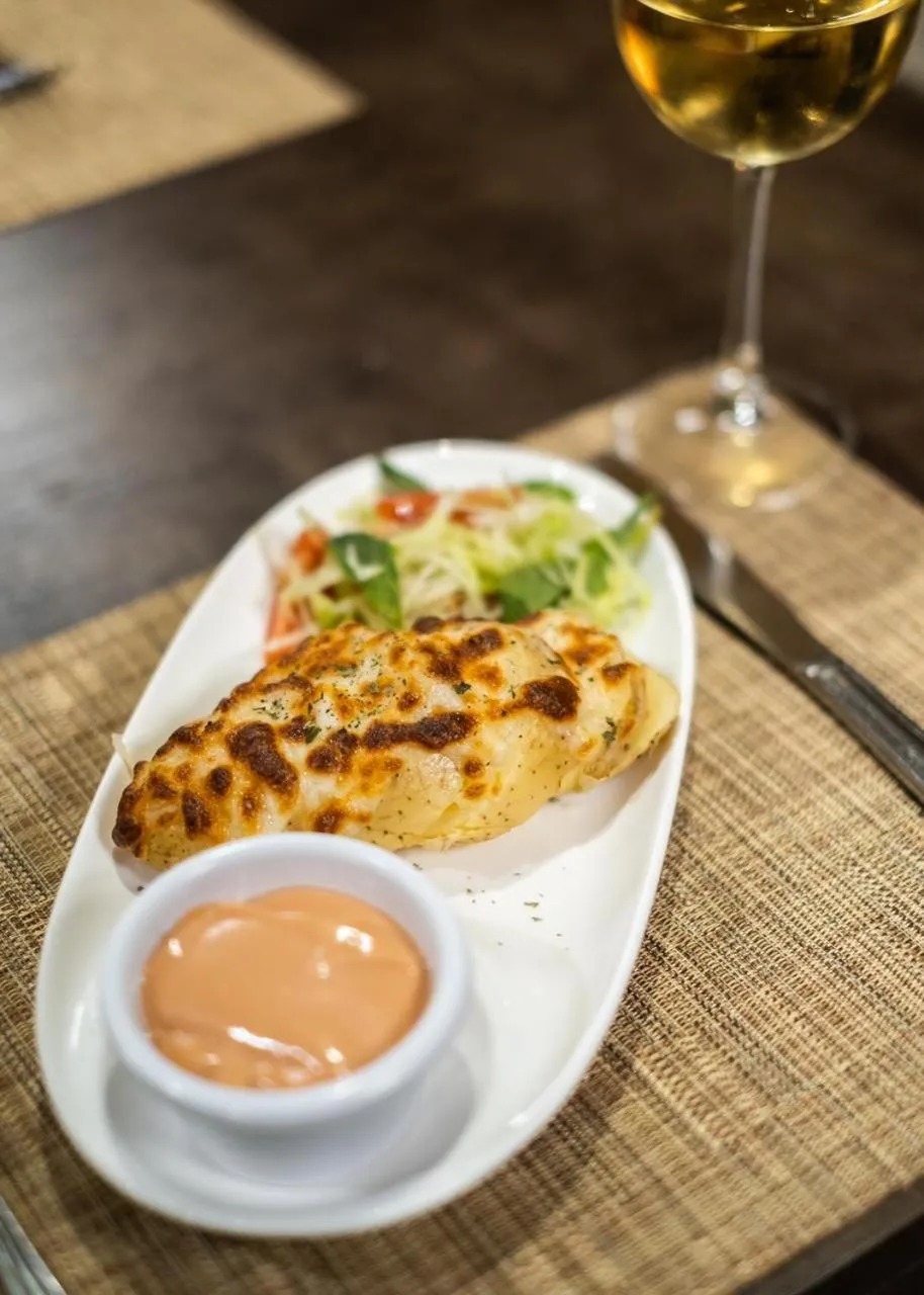 Restaurant/places to eat in Le Cedrus Hotel