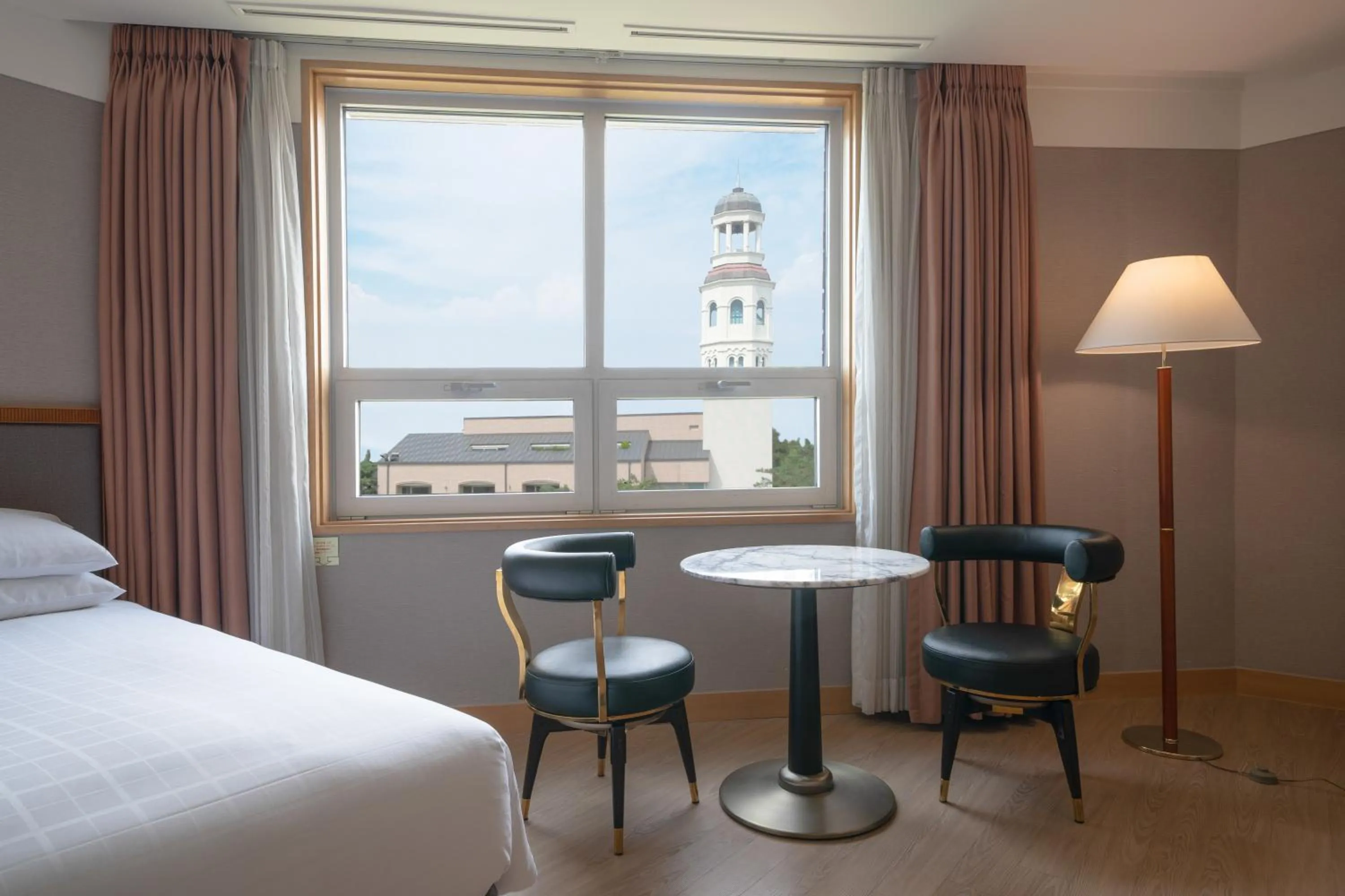 Photo of the whole room, Bed in Mayfield Hotel Seoul