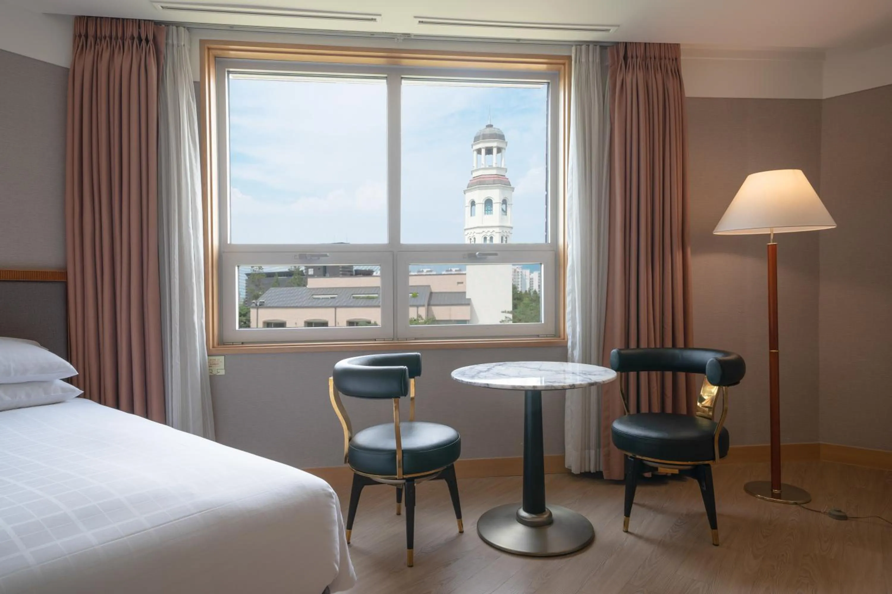 Photo of the whole room, Bed in Mayfield Hotel Seoul