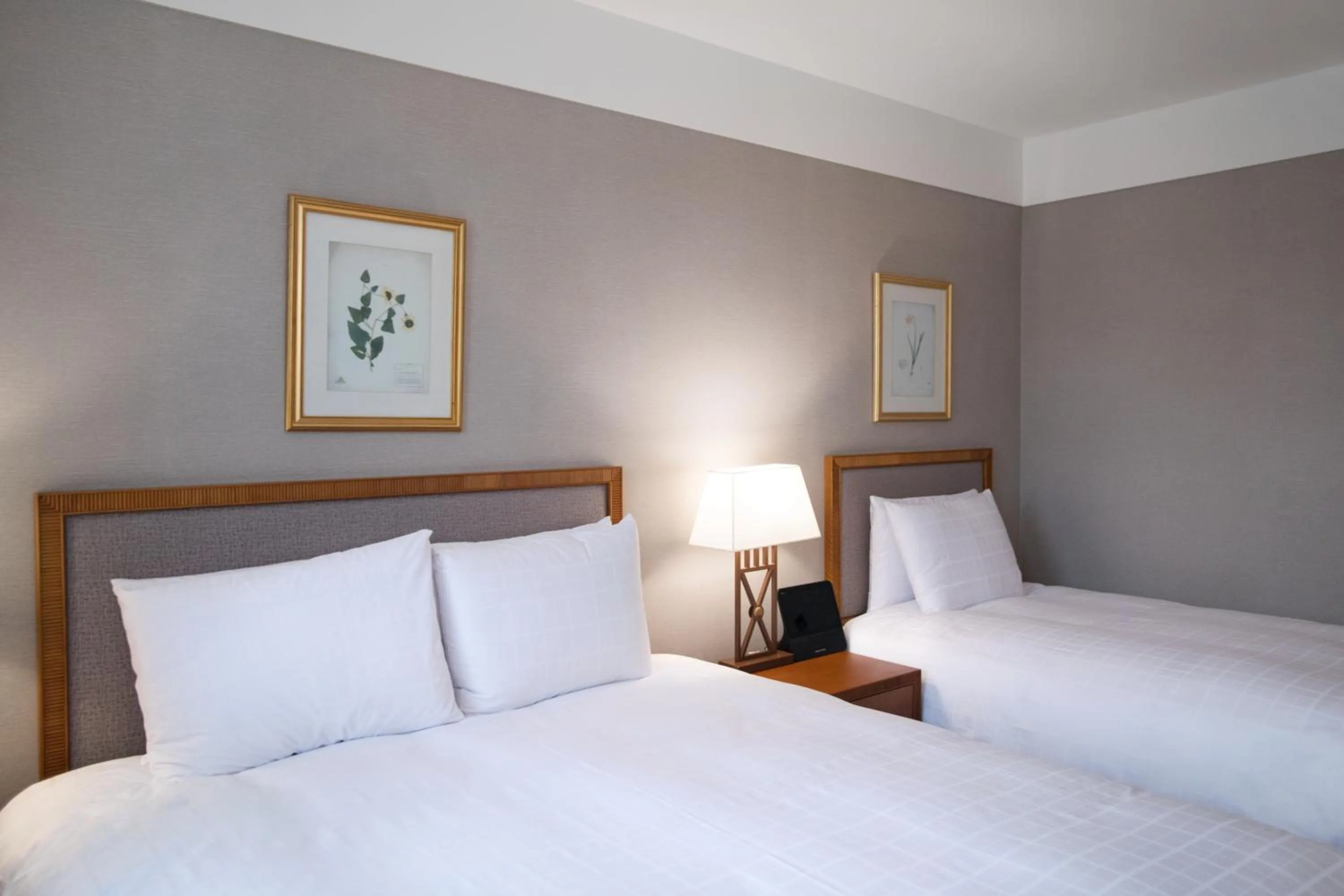 Photo of the whole room, Bed in Mayfield Hotel Seoul