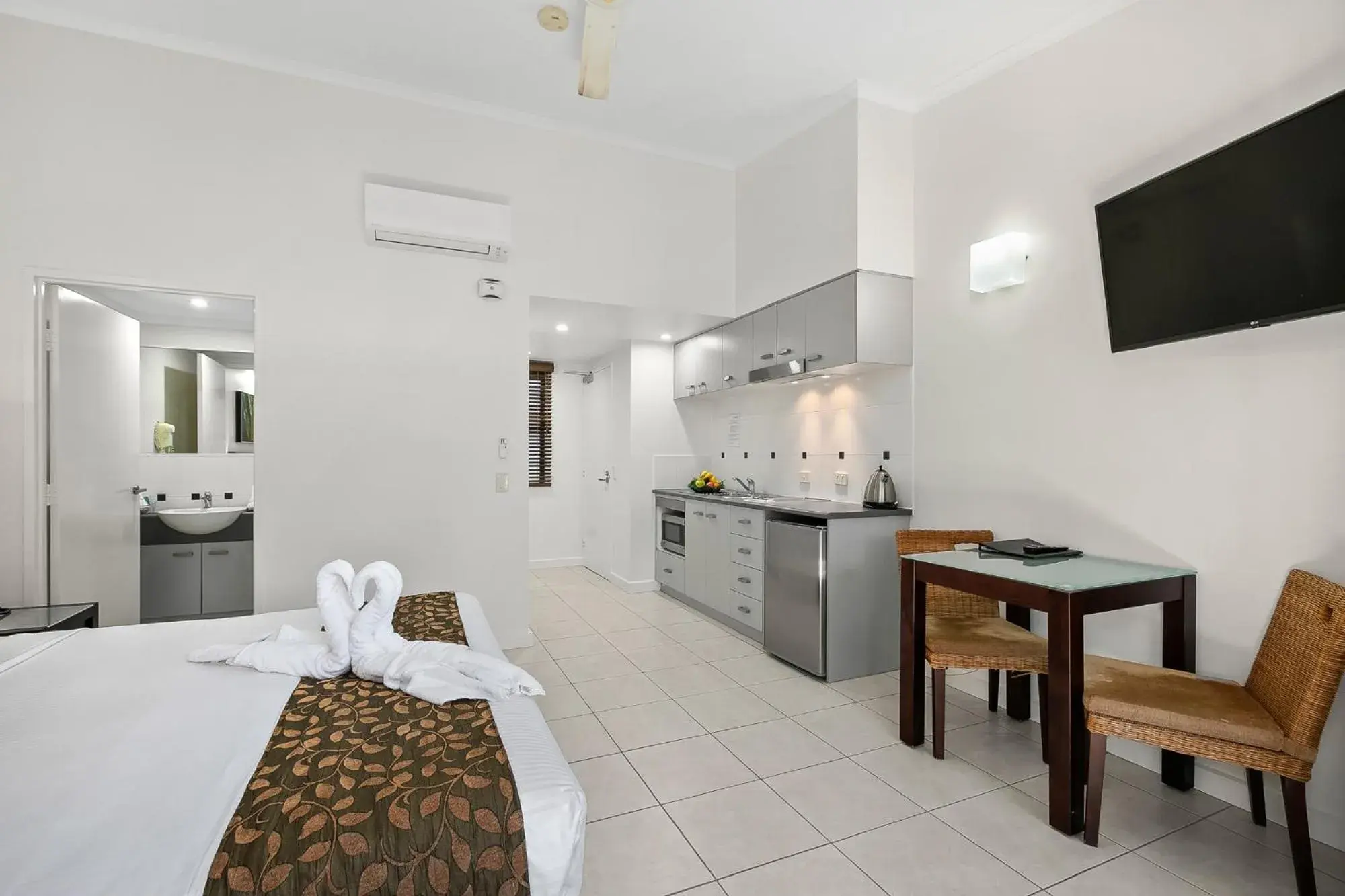 Bed in Blue Lagoon Resort Bed in Blue Lagoon Resort