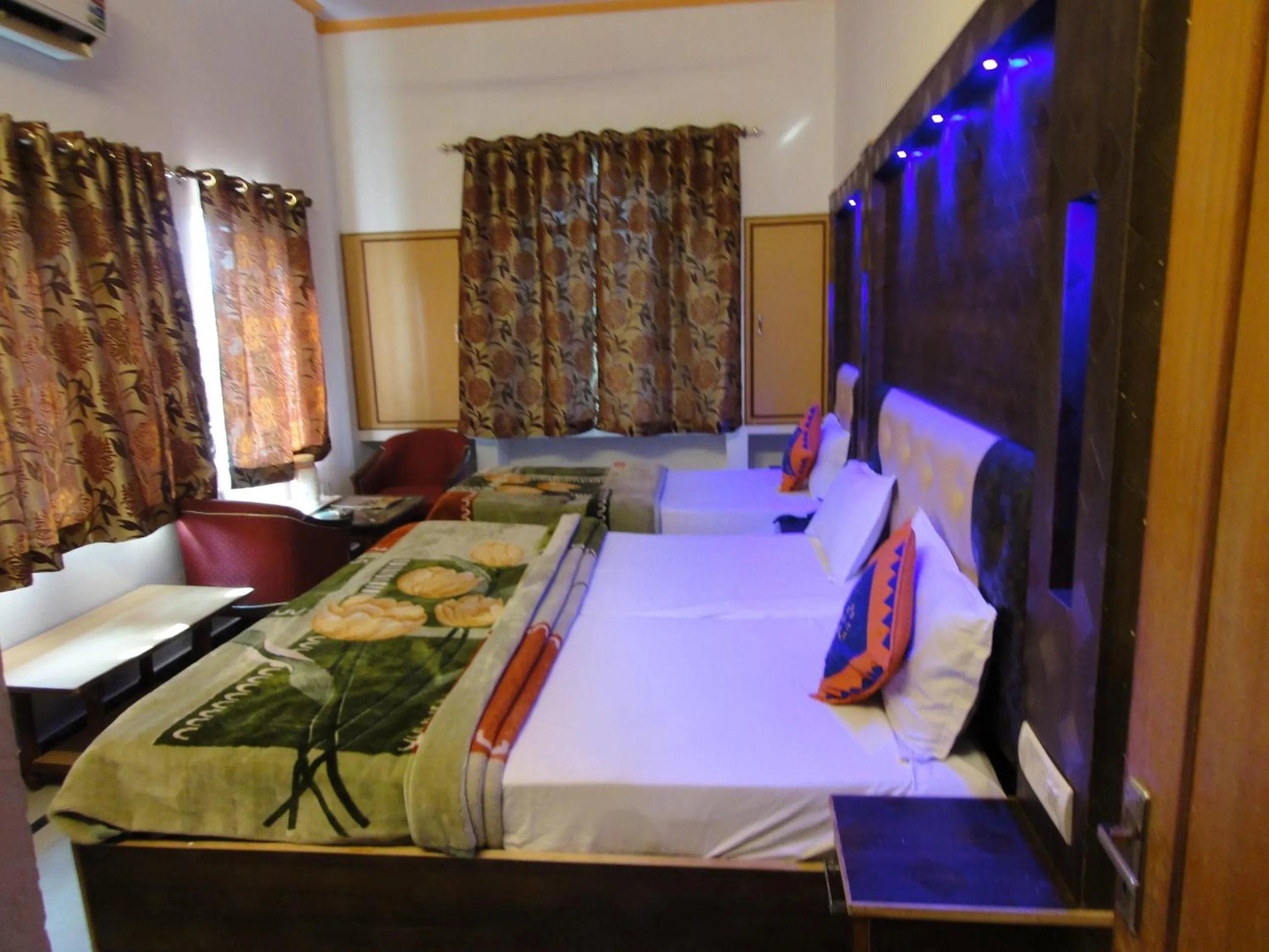 Photo of the whole room, Bed in Hotel Taj Plaza, VIP Road, Agra