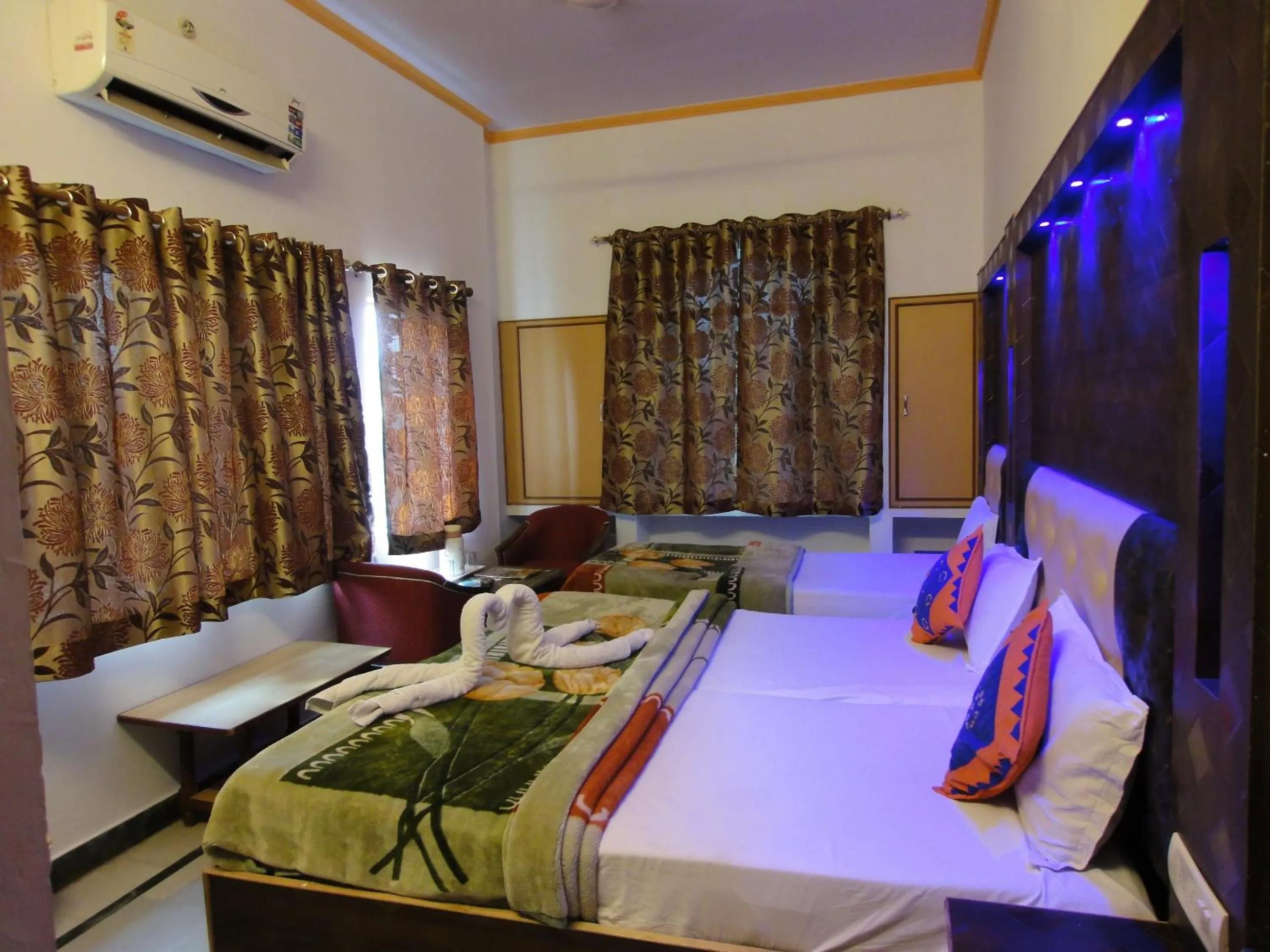Photo of the whole room, Bed in Hotel Taj Plaza, VIP Road, Agra