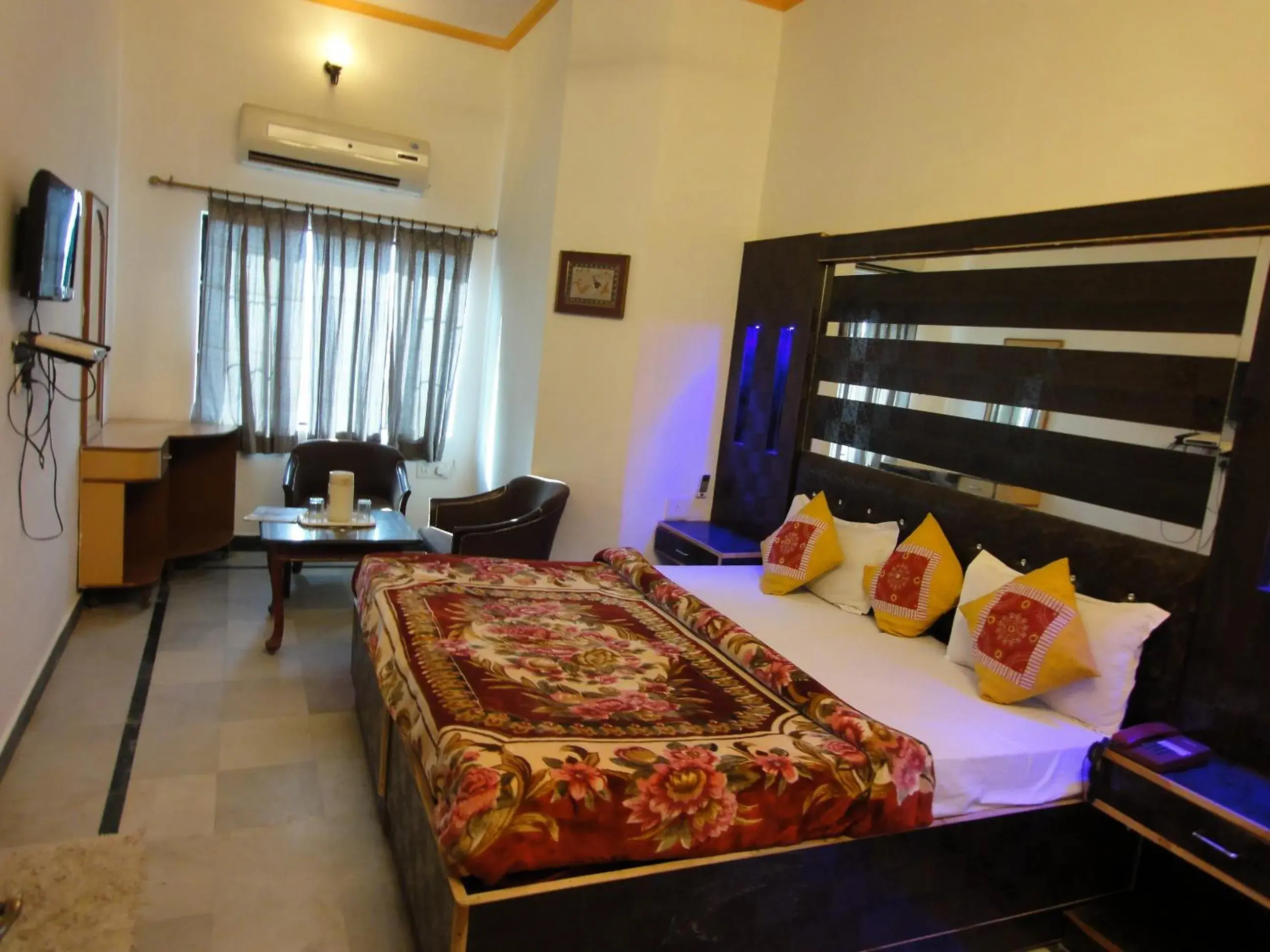 Bed in Hotel Taj Plaza, VIP Road, Agra Bed in Hotel Taj Plaza, VIP Road, Agra