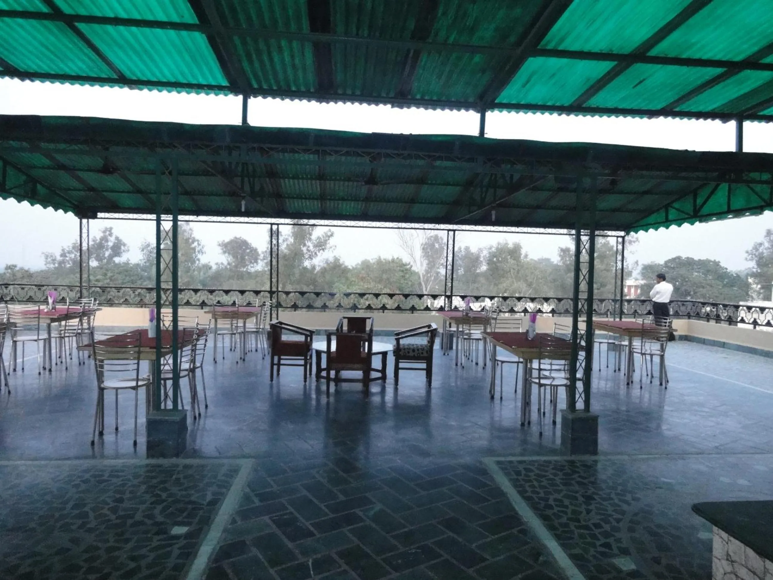 Restaurant/places to eat in Hotel Taj Plaza, VIP Road, Agra