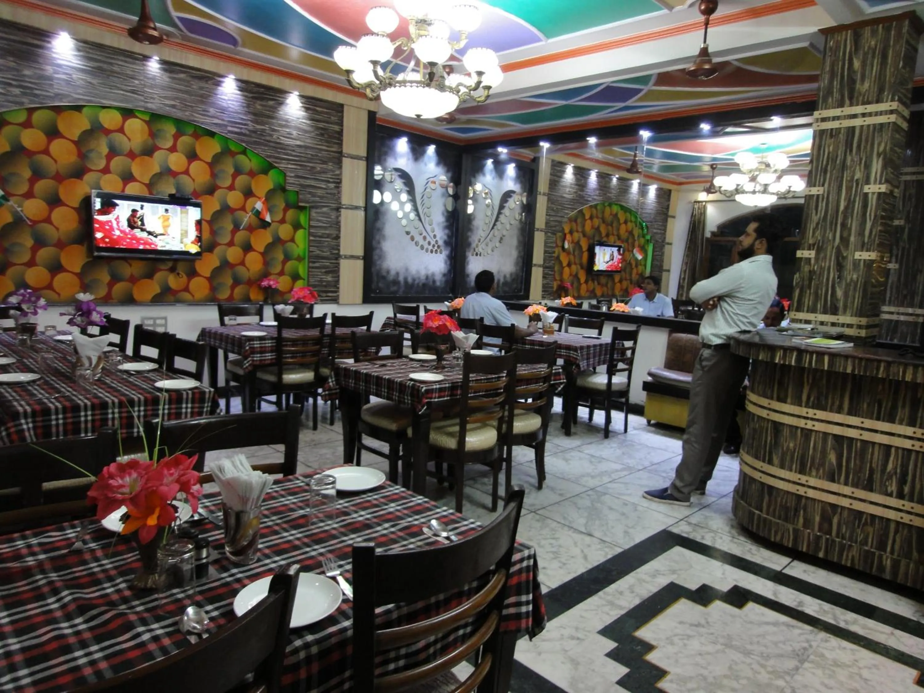 Meals in Hotel Taj Plaza, VIP Road, Agra