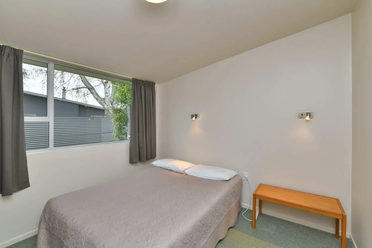 Bedroom, Bed in Wayside Motel