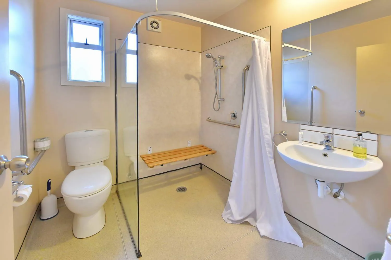 Bathroom in Wayside Motel