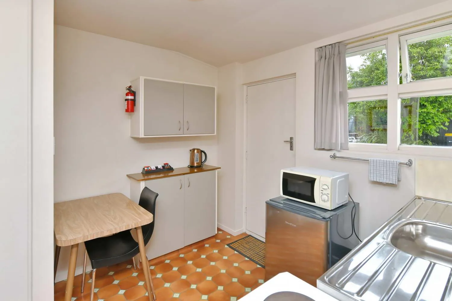 Kitchen or kitchenette in Wayside Motel