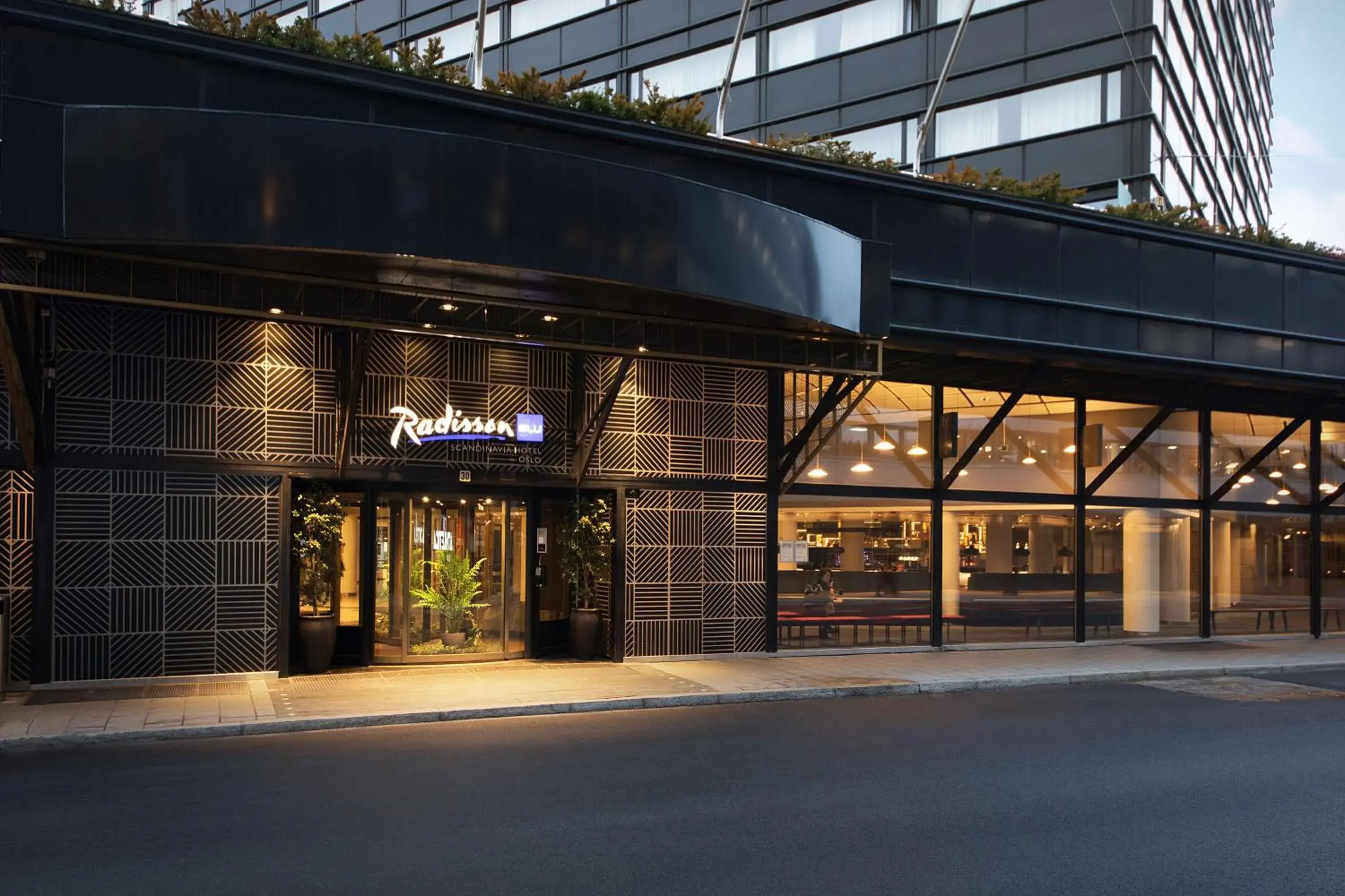 Facade/entrance in Radisson Blu Scandinavia Hotel, Oslo Facade/entrance in Radisson Blu Scandinavia Hotel, Oslo
