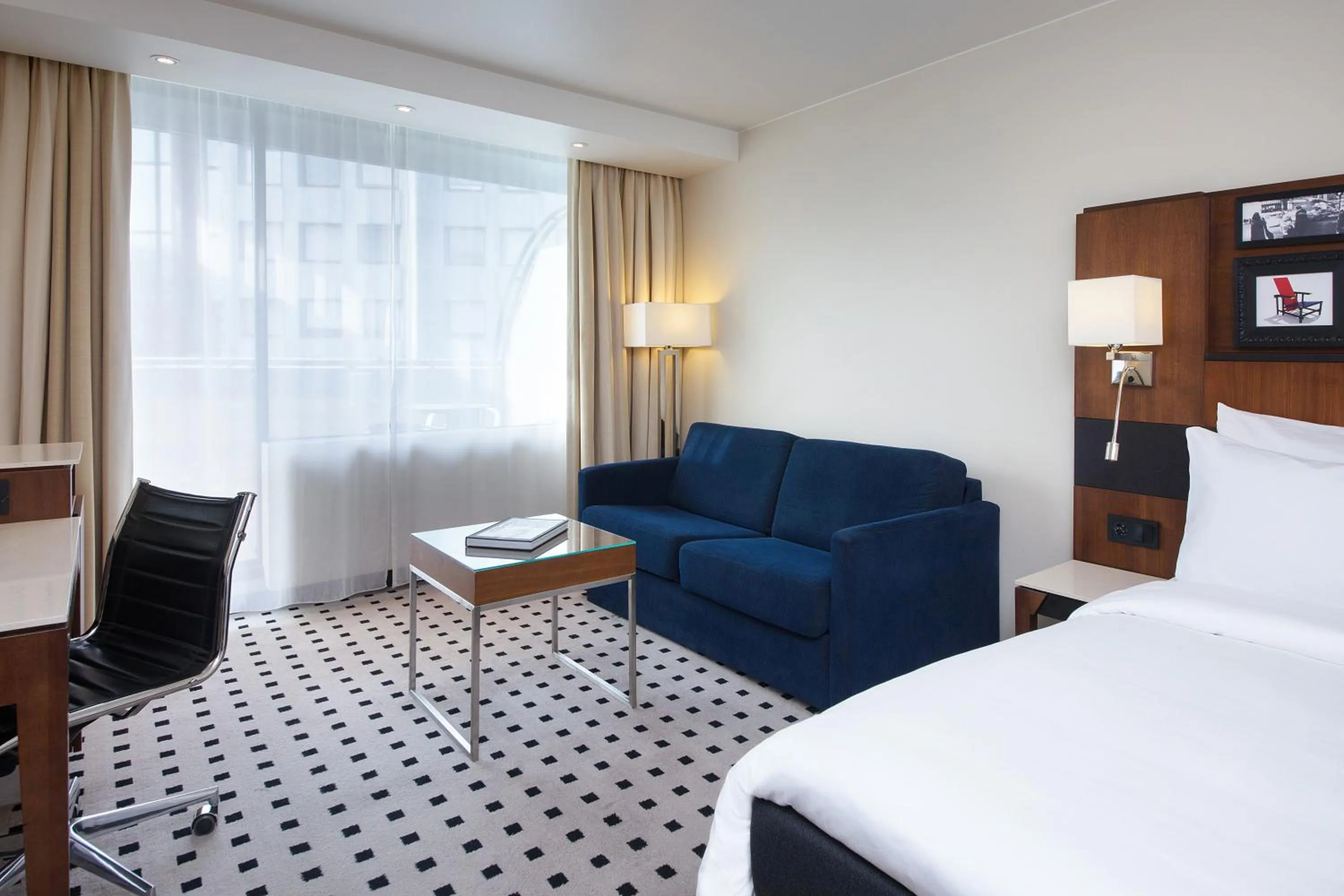 Living room, Bed in Radisson Blu Scandinavia Hotel, Oslo