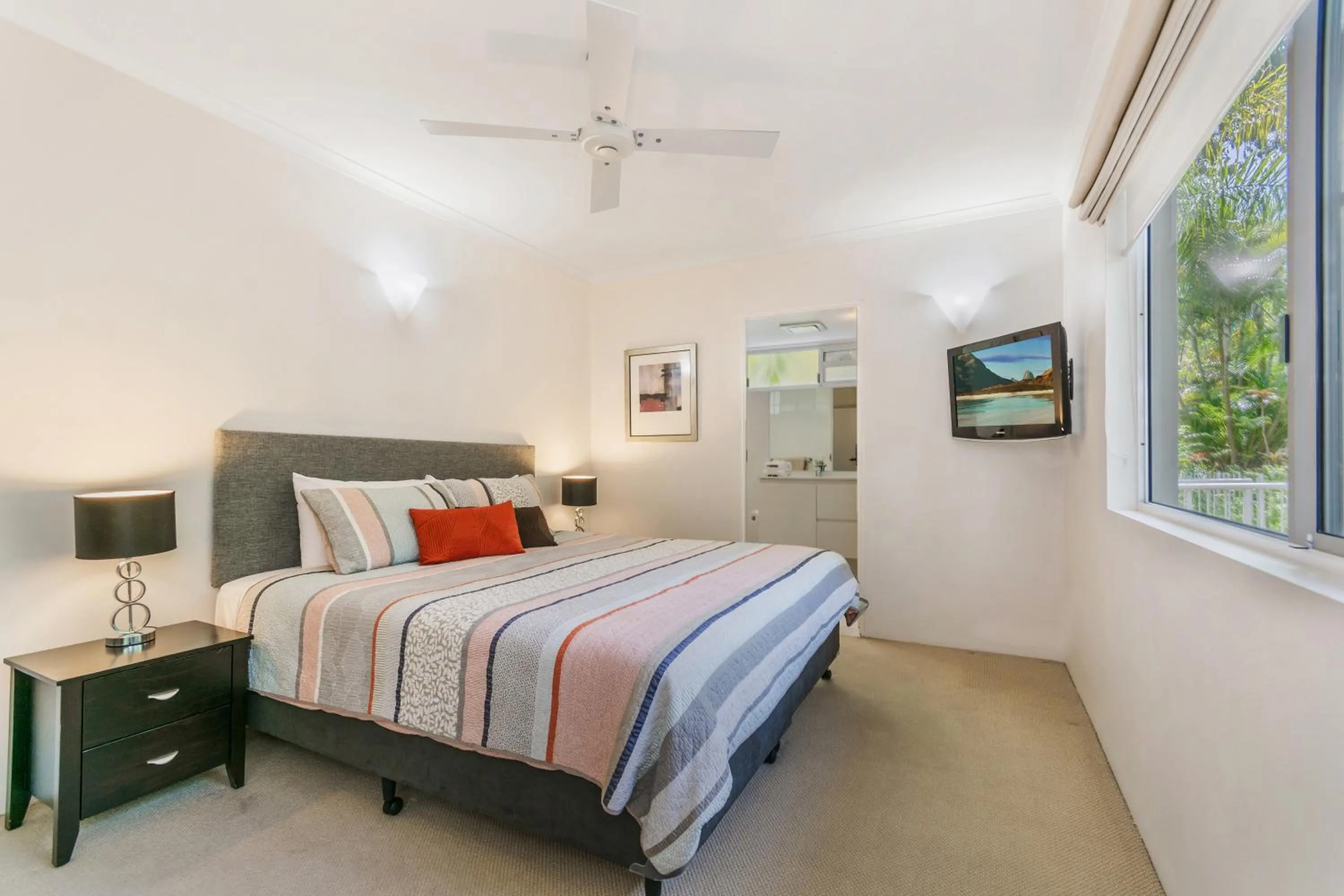 Bathroom, Bed in Bali Hai Apartments Noosa