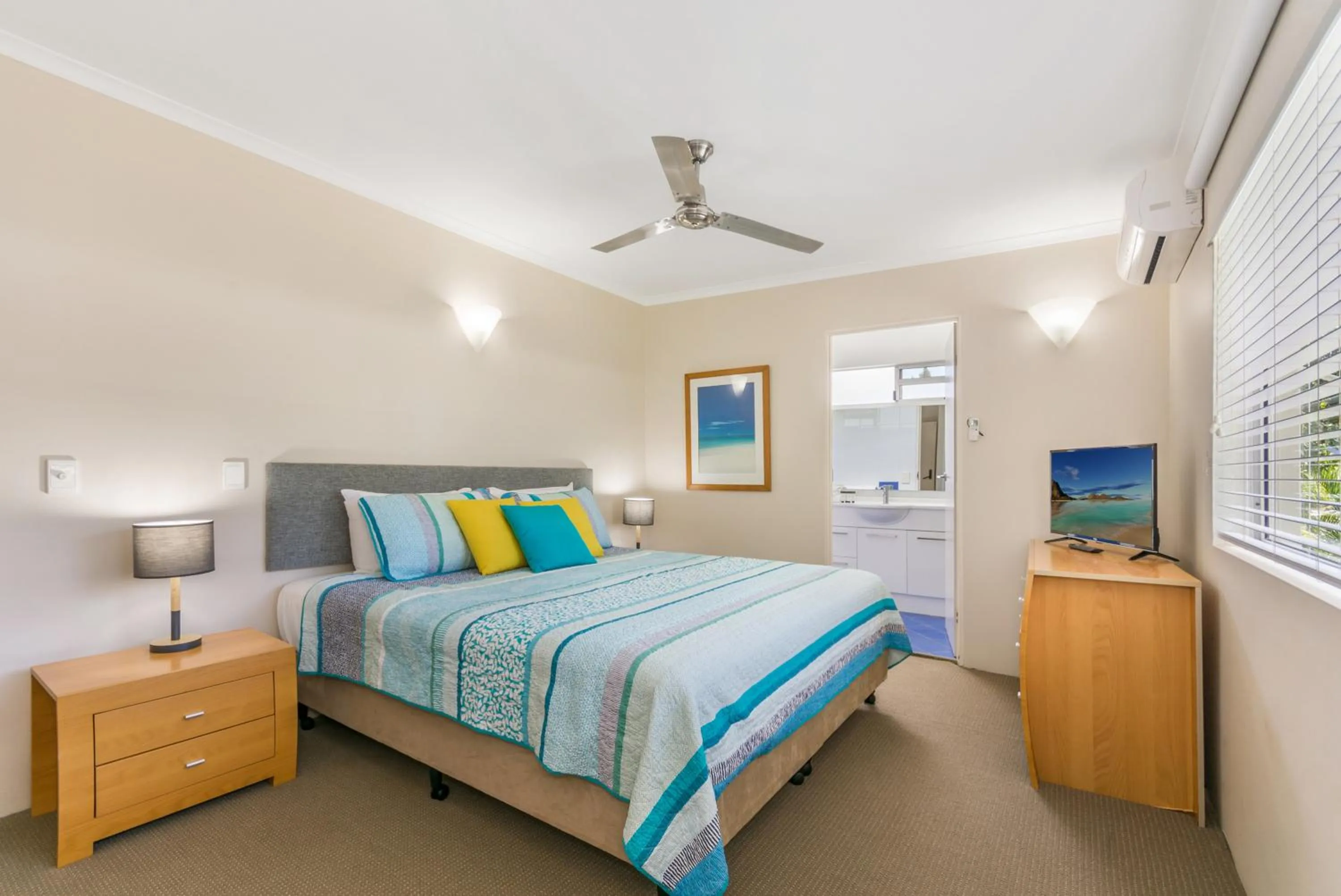 Bathroom, Bed in Bali Hai Apartments Noosa
