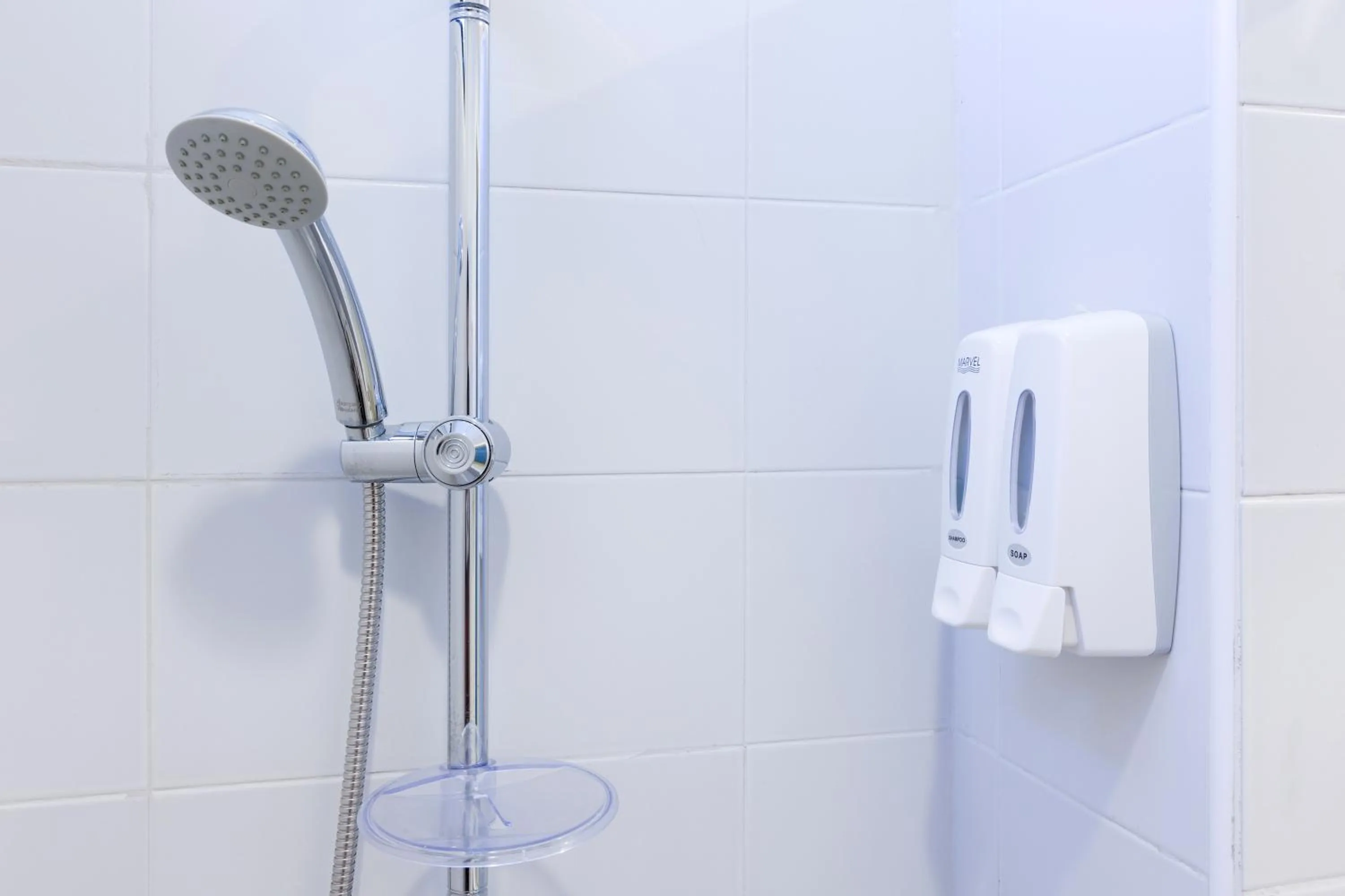 Shower in Hop Inn Hotel Makati Avenue Manila