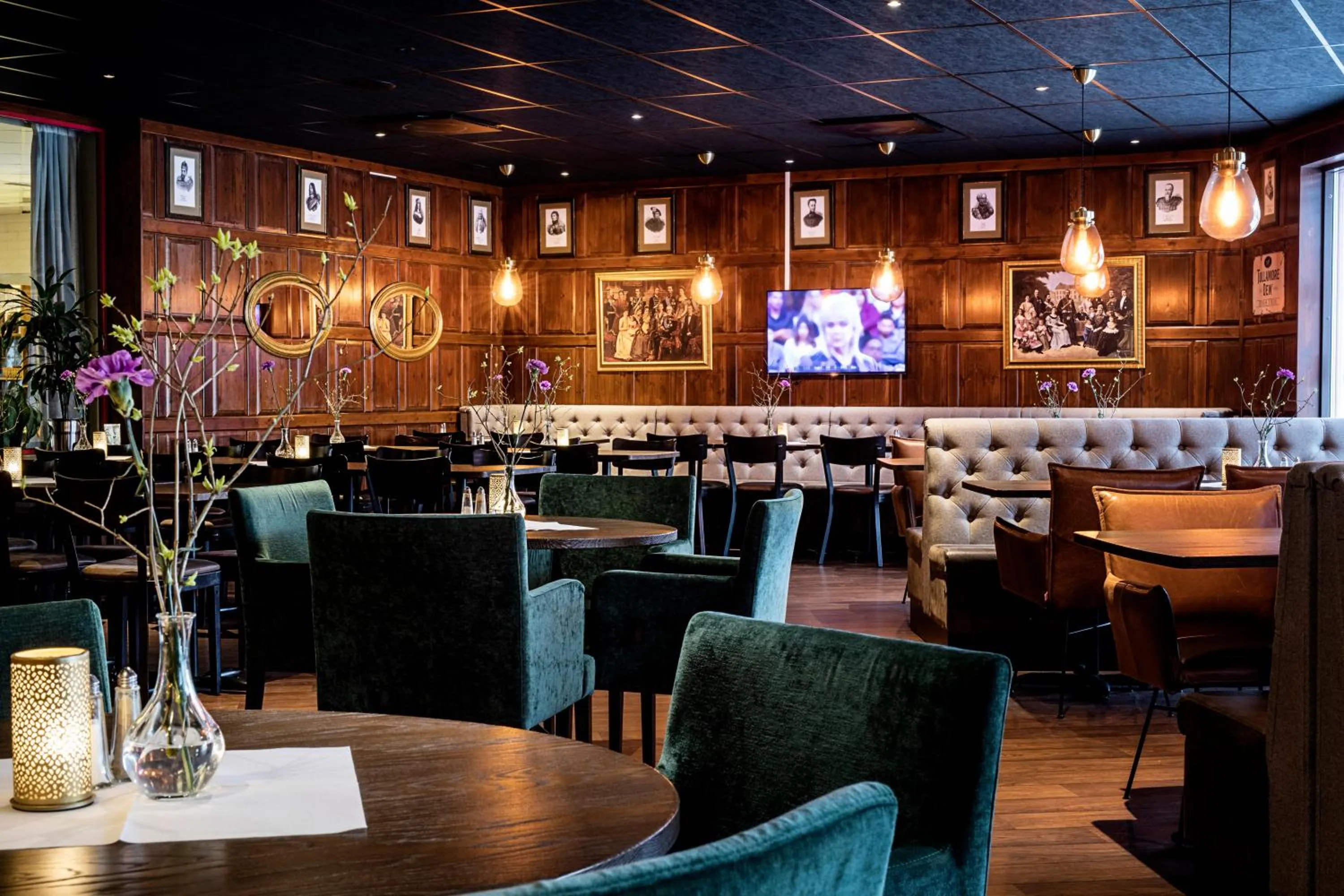 Lounge or bar in First Hotel Royal