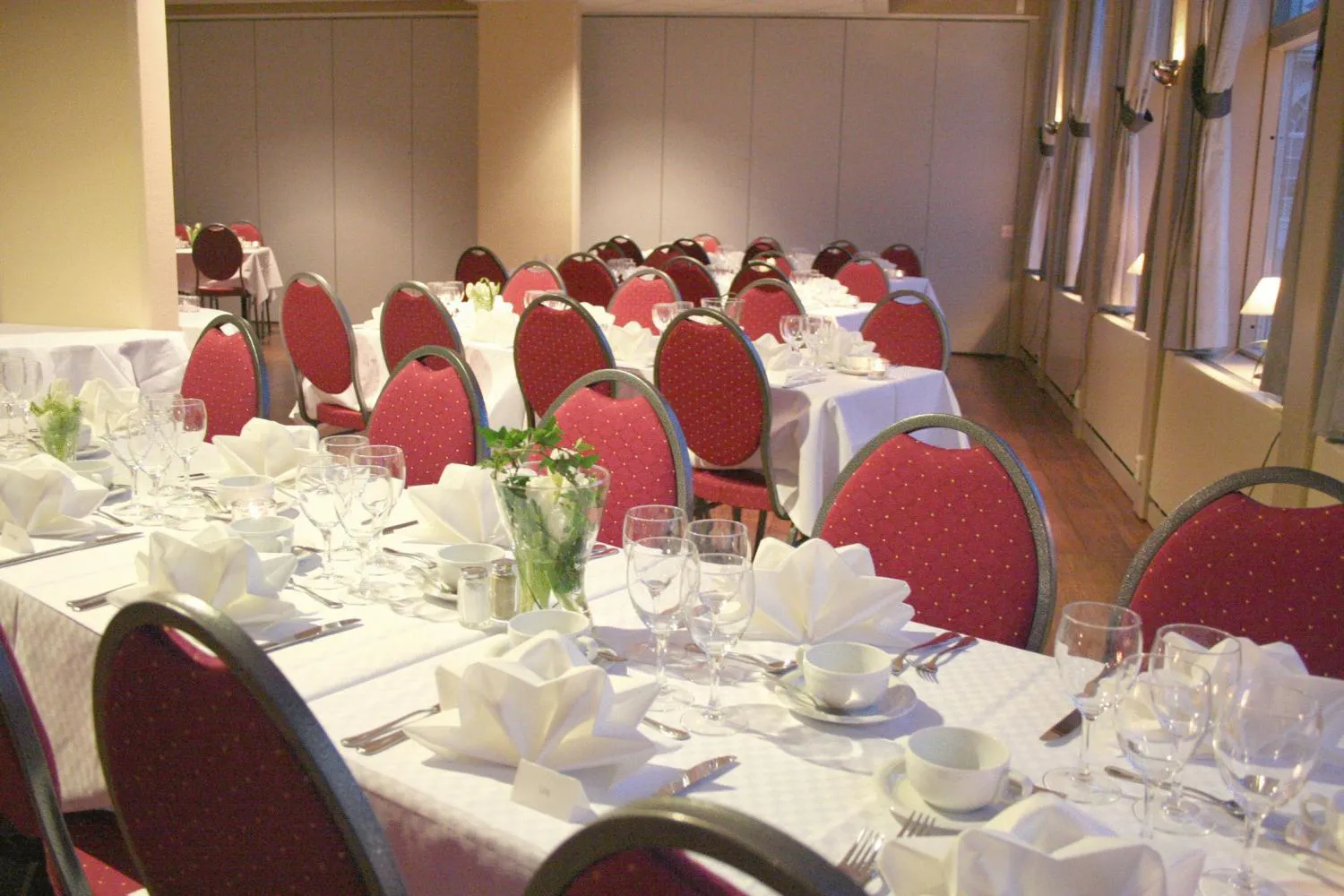 Restaurant/places to eat in First Hotel Royal