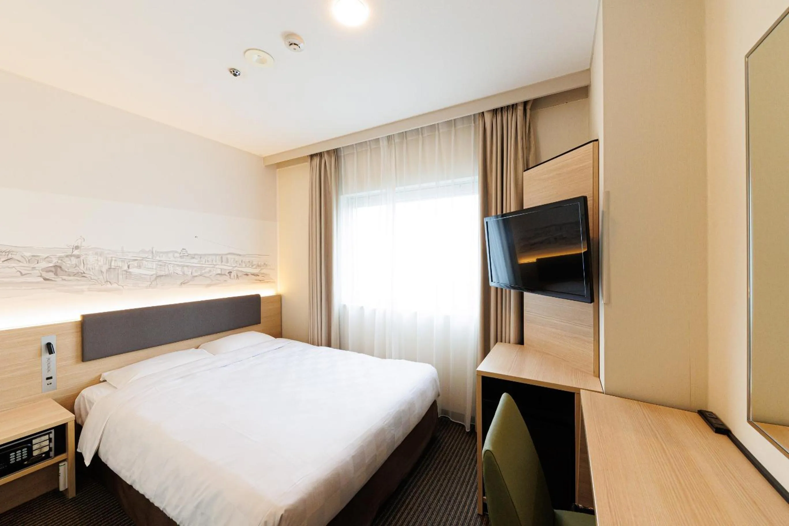 Bedroom, Bed in Shin Osaka Esaka Tokyu REI Hotel