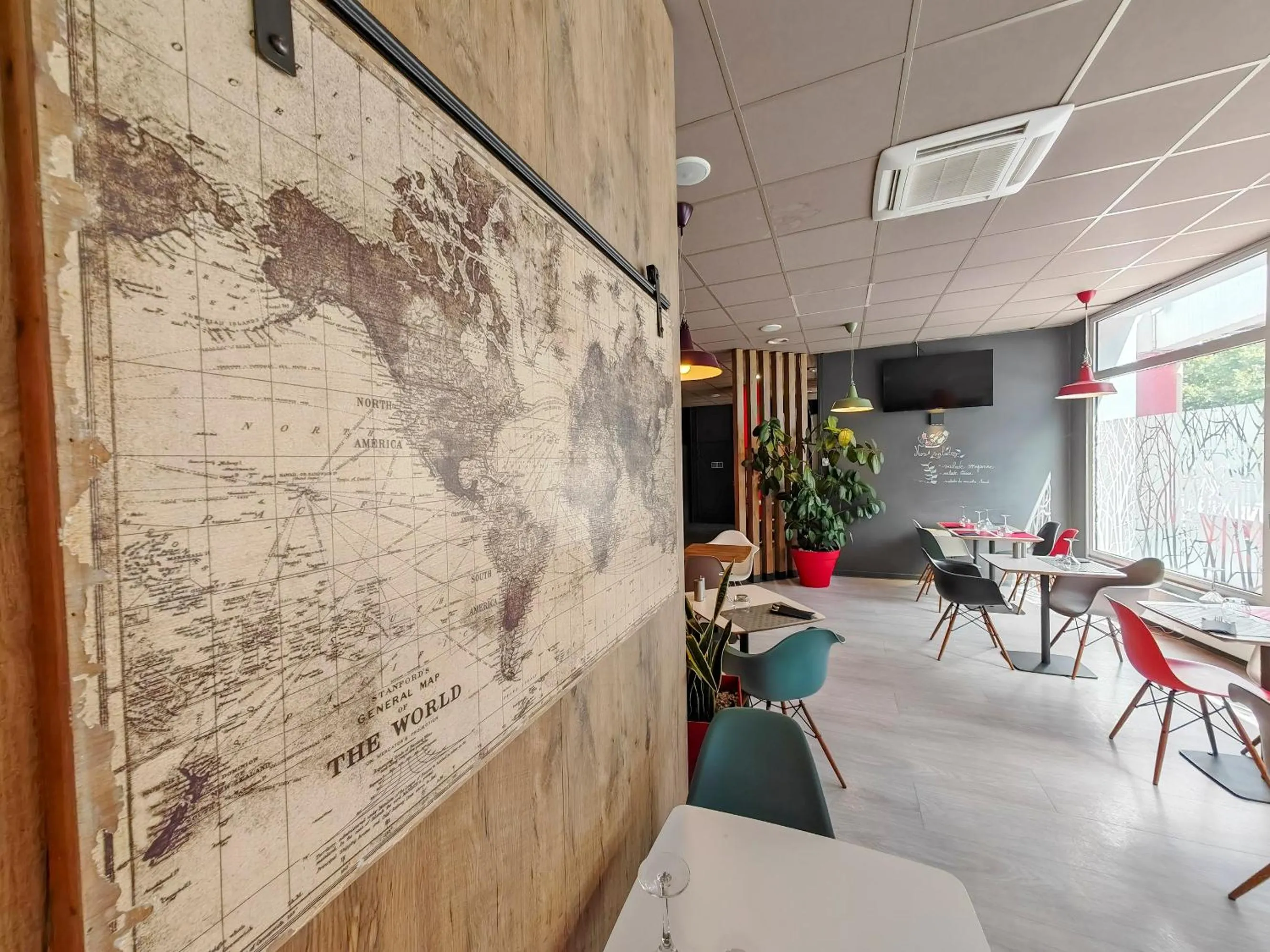 Restaurant/places to eat in ibis Saint-Die