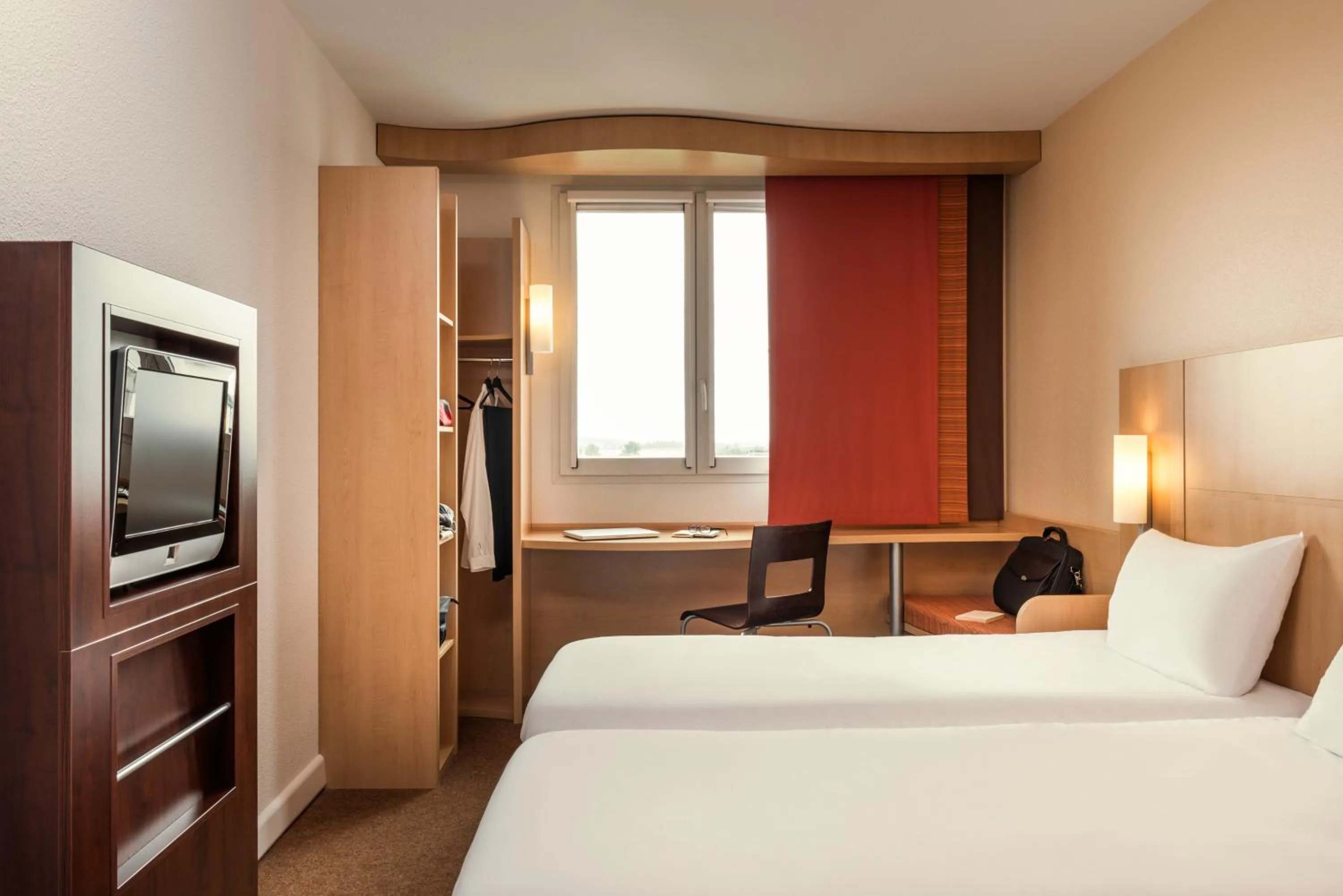 Day, Bed in ibis Saint-Die
