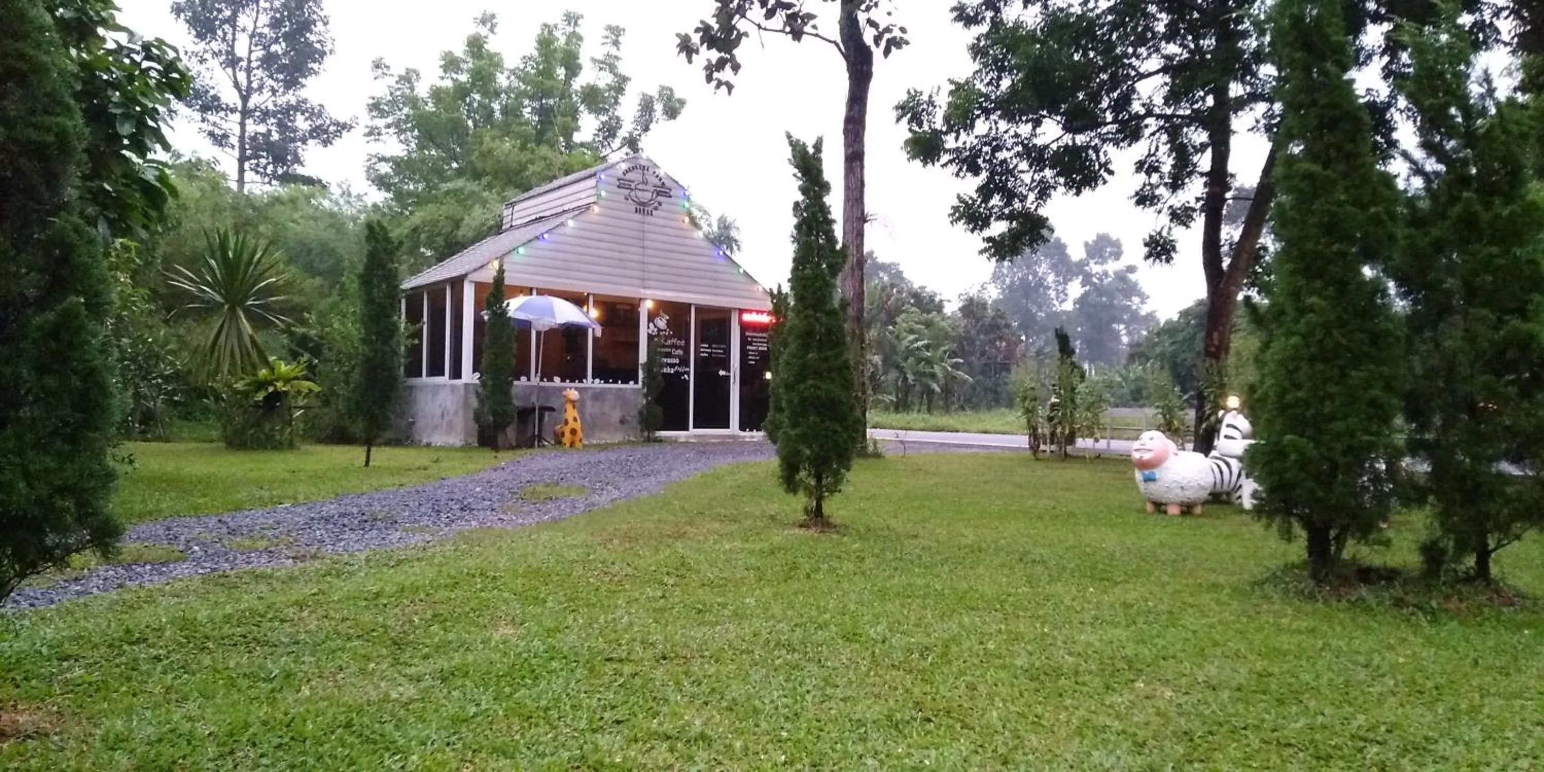 Inner courtyard view in Saengcha Farm Resort