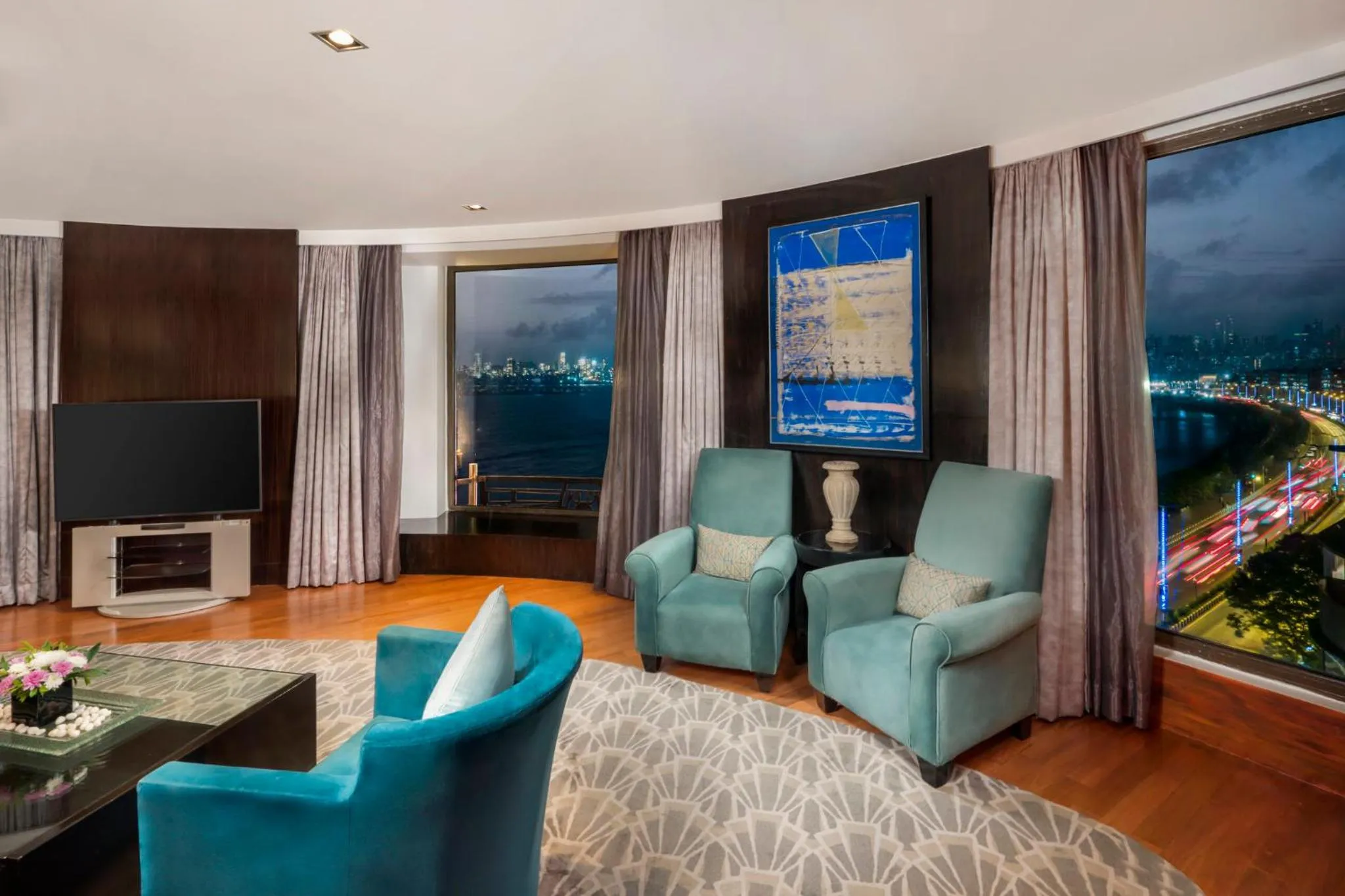 Photo of the whole room in InterContinental Marine Drive Mumbai by IHG