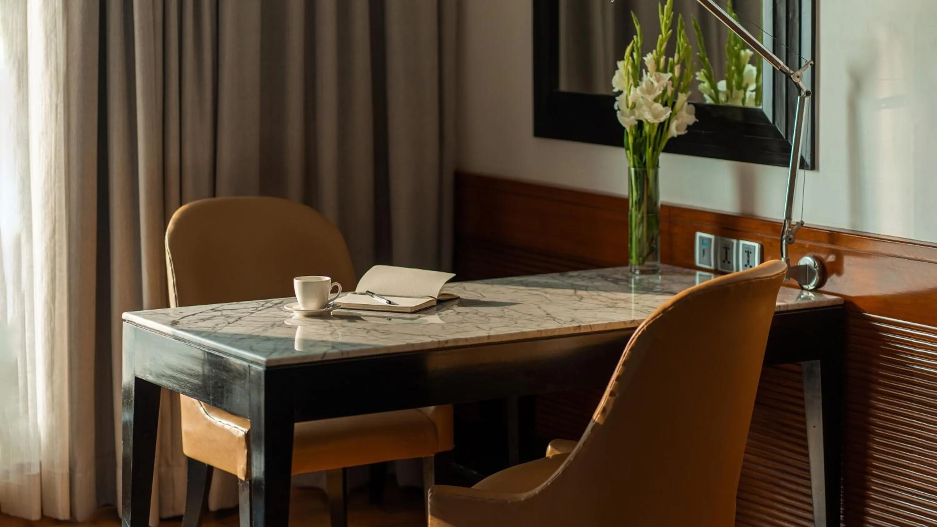 Photo of the whole room in InterContinental Marine Drive Mumbai by IHG