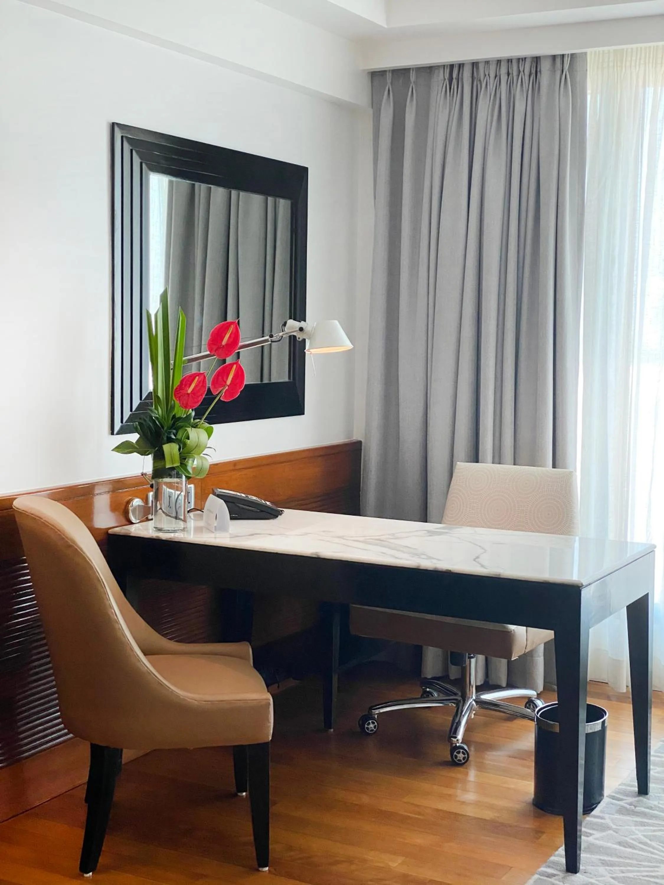 Seating area in InterContinental Marine Drive Mumbai by IHG