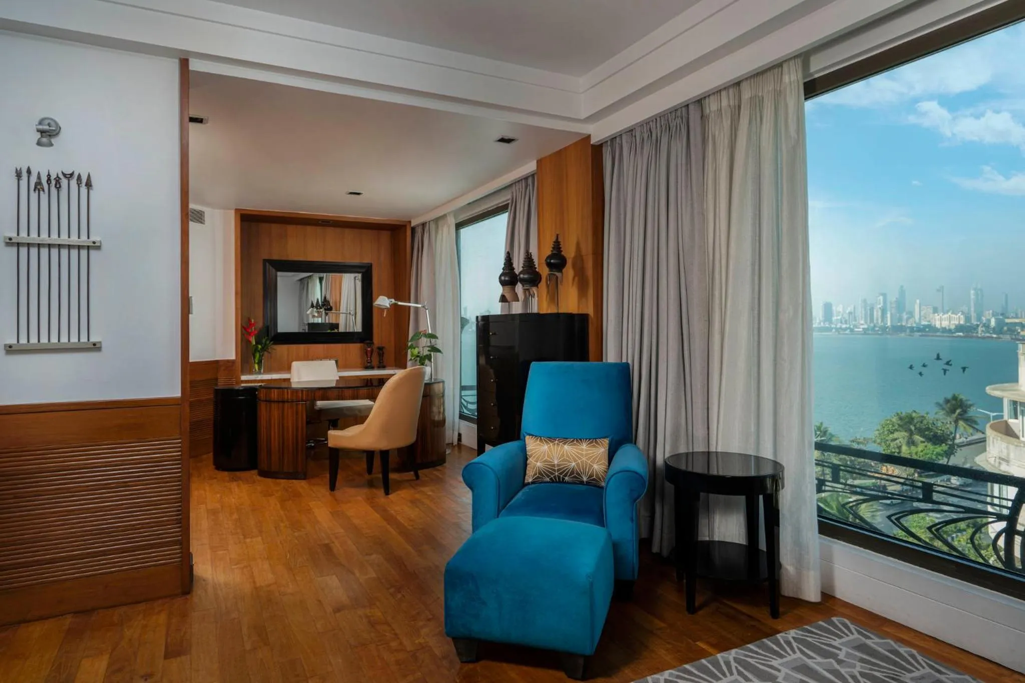 Photo of the whole room in InterContinental Marine Drive Mumbai by IHG