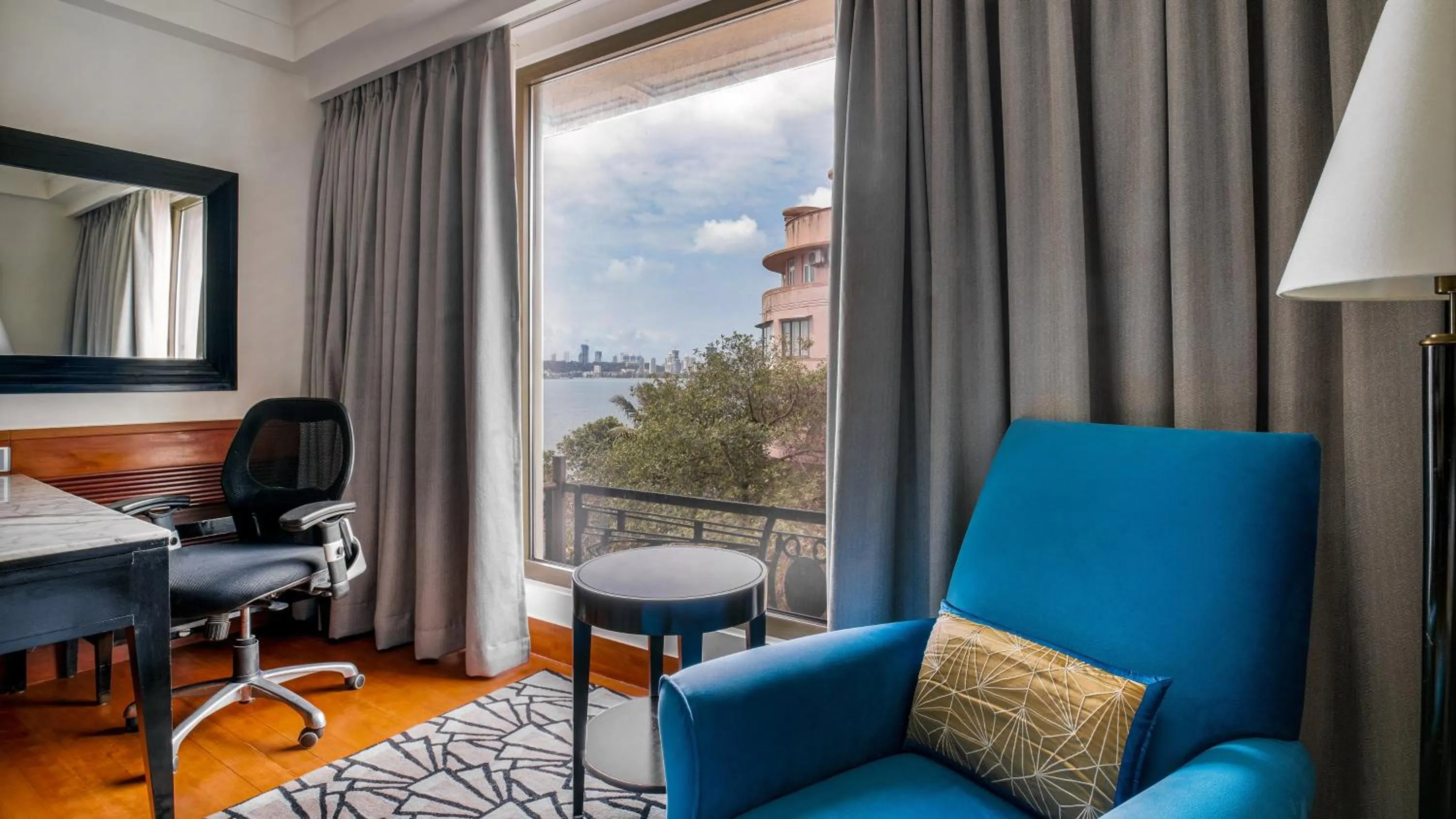 Photo of the whole room in InterContinental Marine Drive Mumbai by IHG