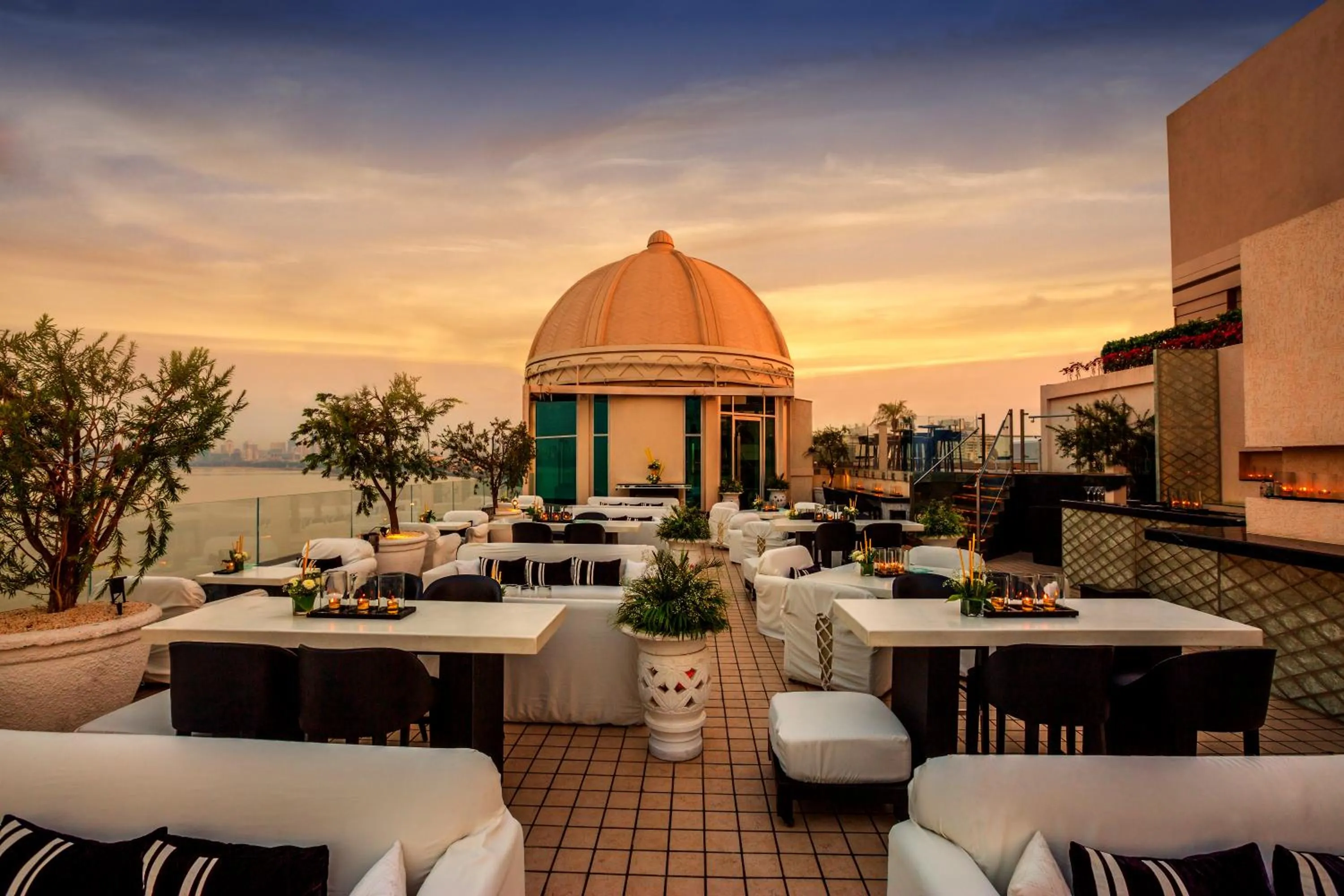 Lounge or bar in InterContinental Marine Drive Mumbai by IHG