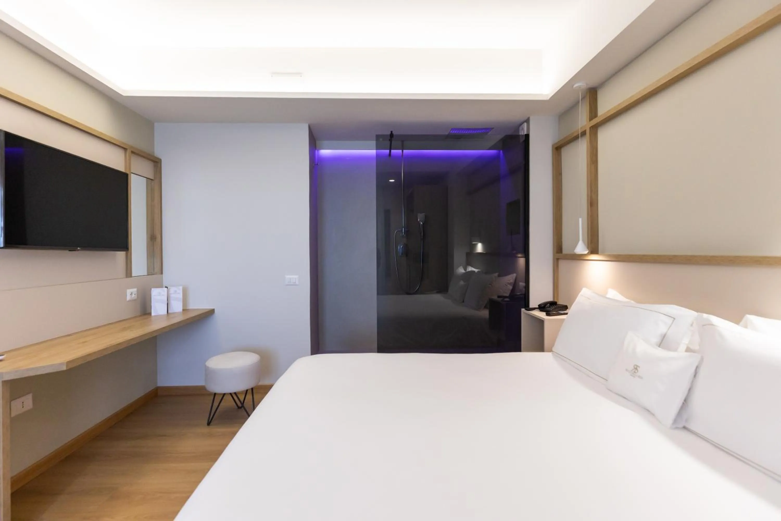 Shower, Bed in Hotel Rocca Della Sena