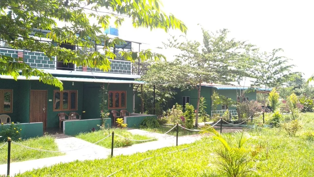 Facade/entrance in Green Hills Farm And Guest House