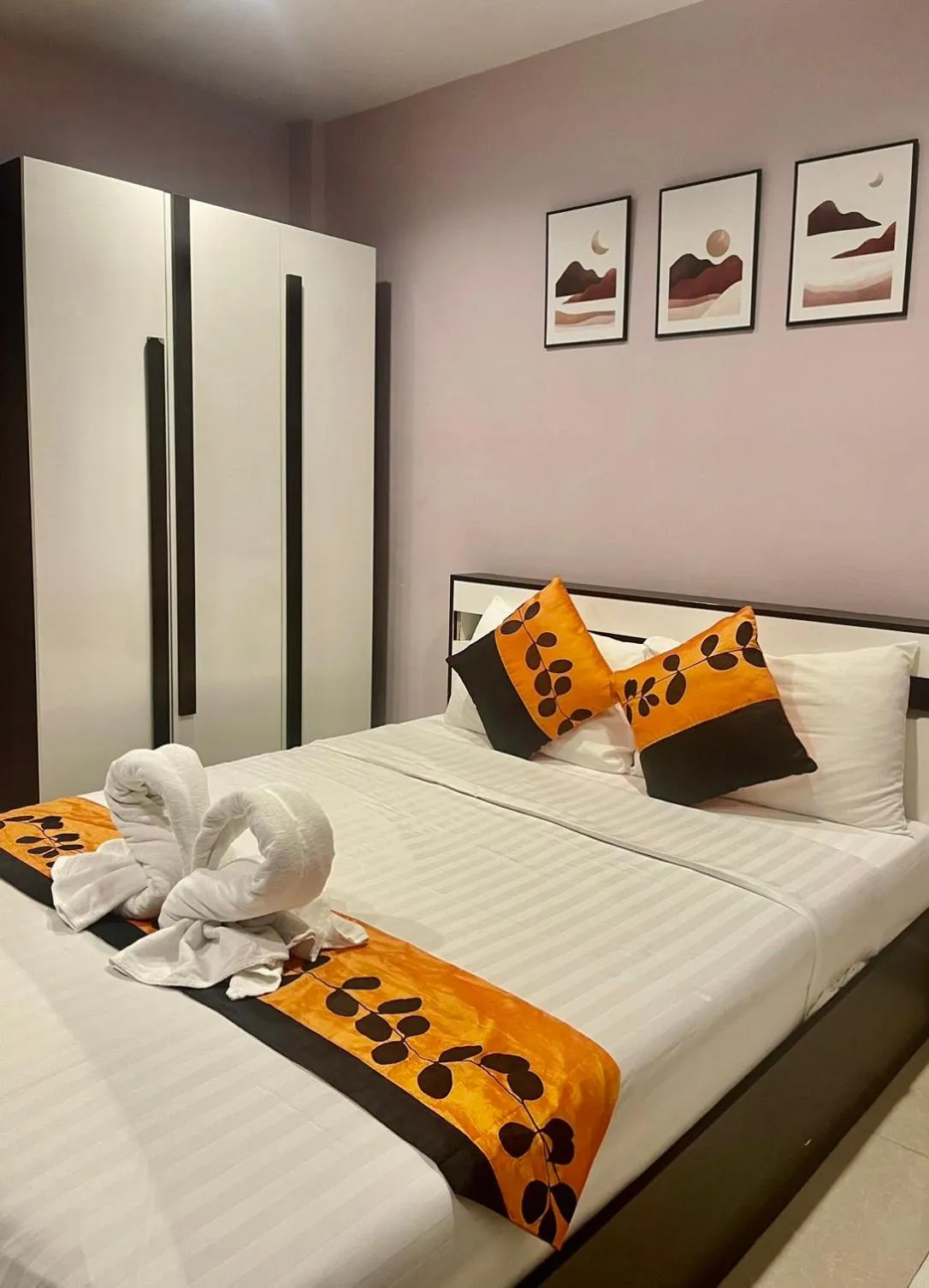 Bed in Sampheng Apartment