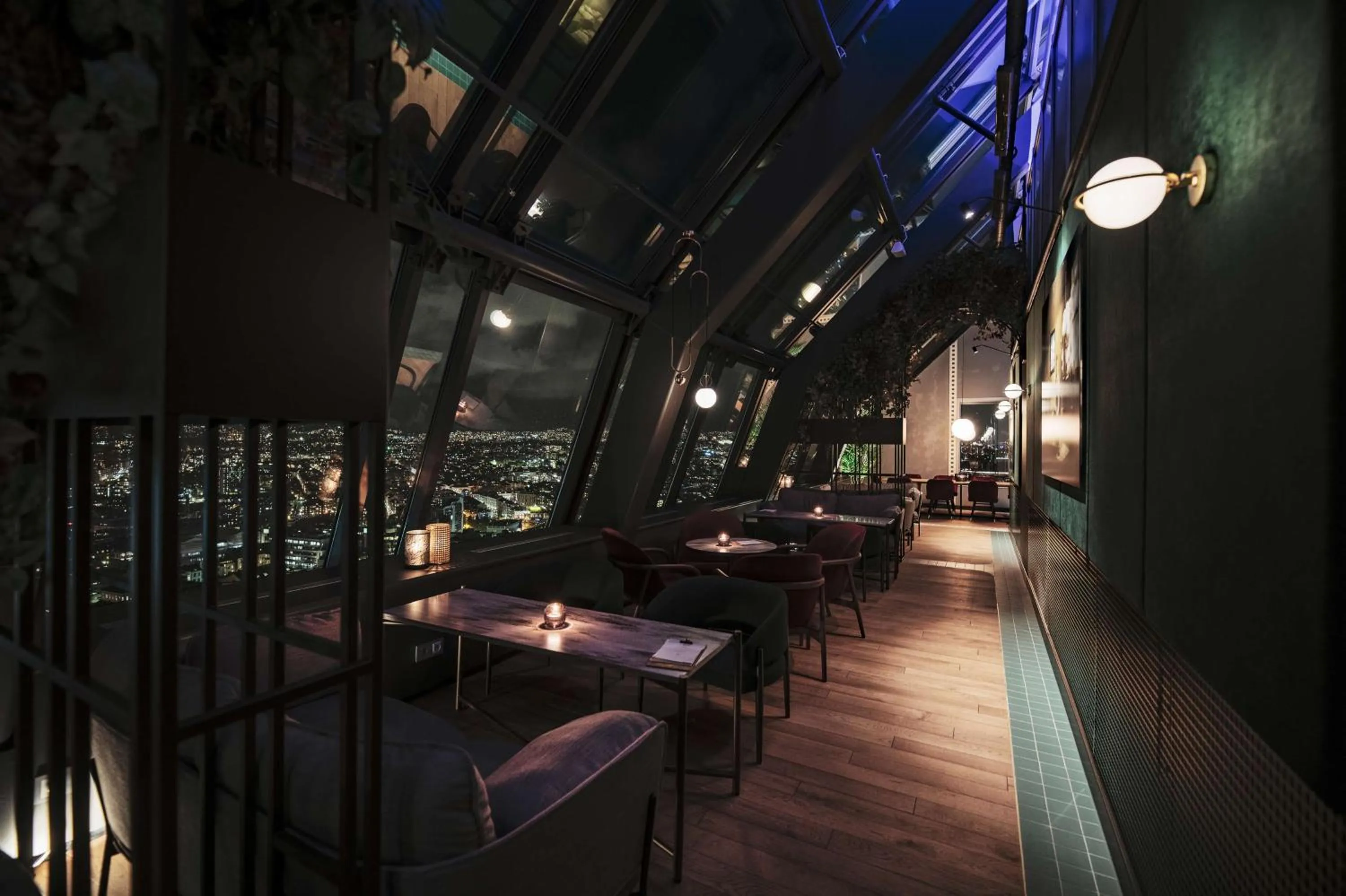 Lounge or bar in Radisson Blu Plaza Hotel, Oslo