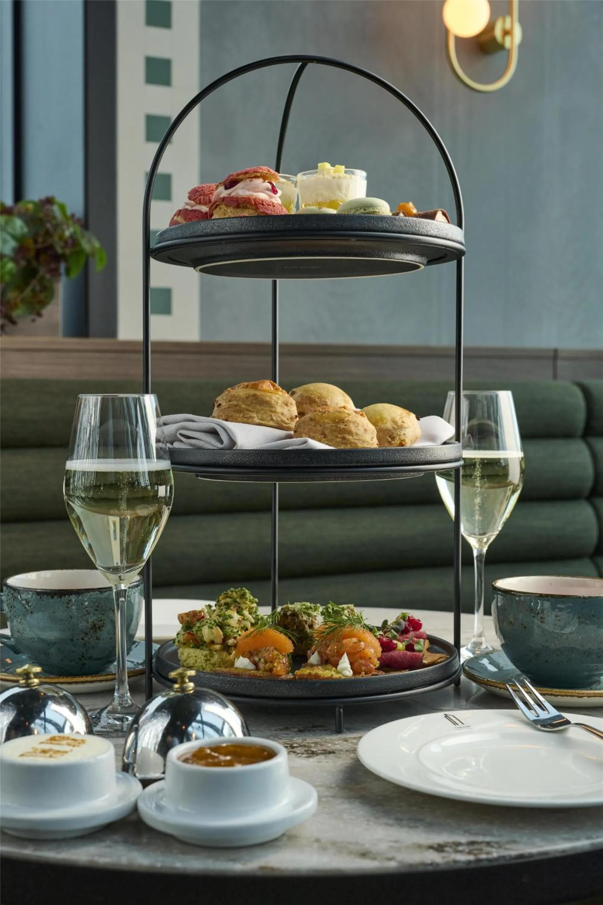 Lounge or bar in Radisson Blu Plaza Hotel, Oslo