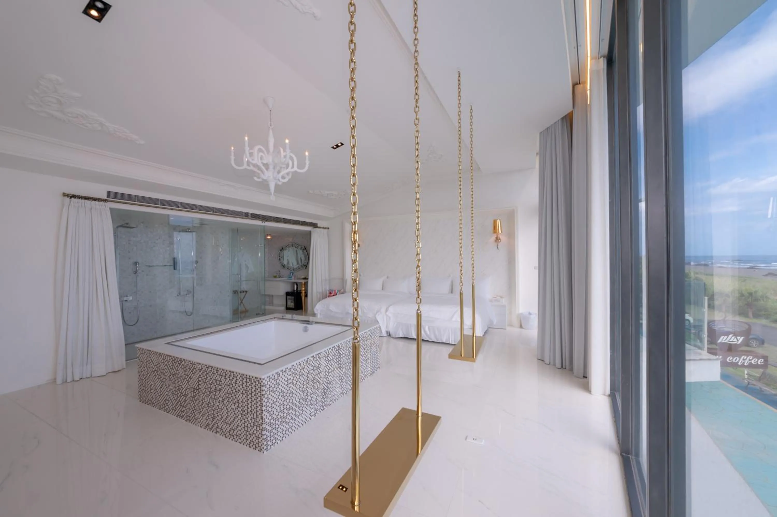 Photo of the whole room in Play Hotel