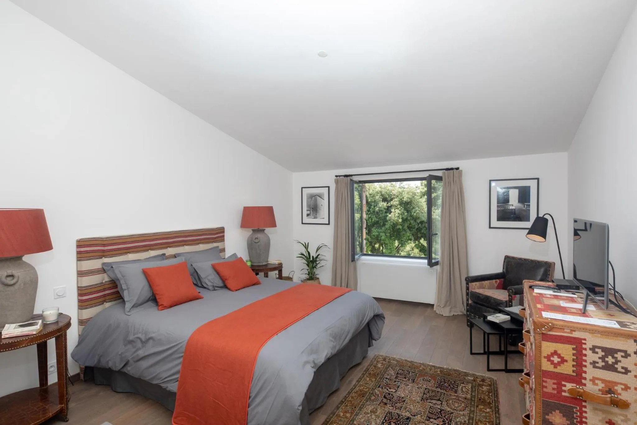 Photo of the whole room, Bed in Domaine Monte Verdi