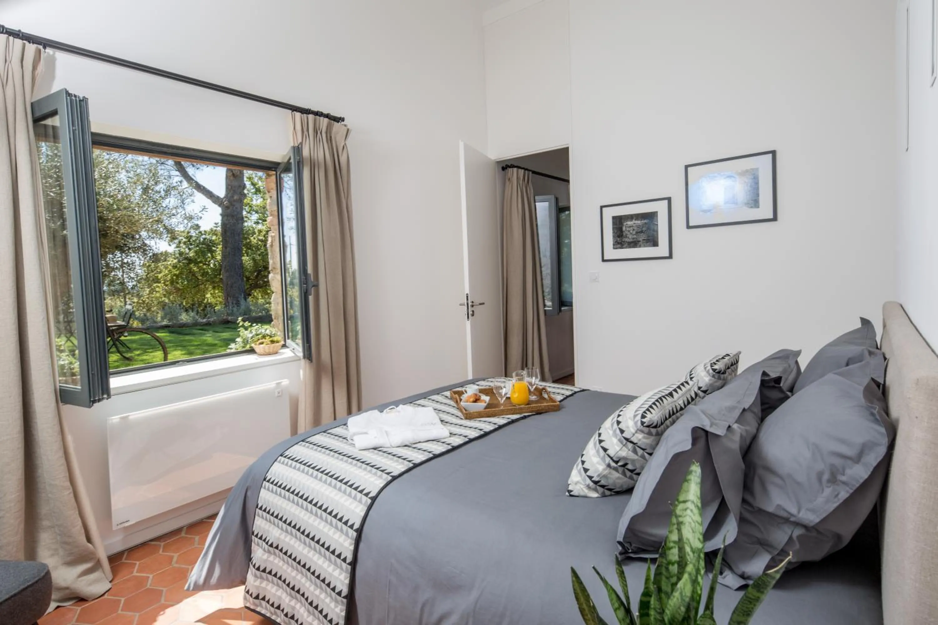 Property building, Bed in Domaine Monte Verdi