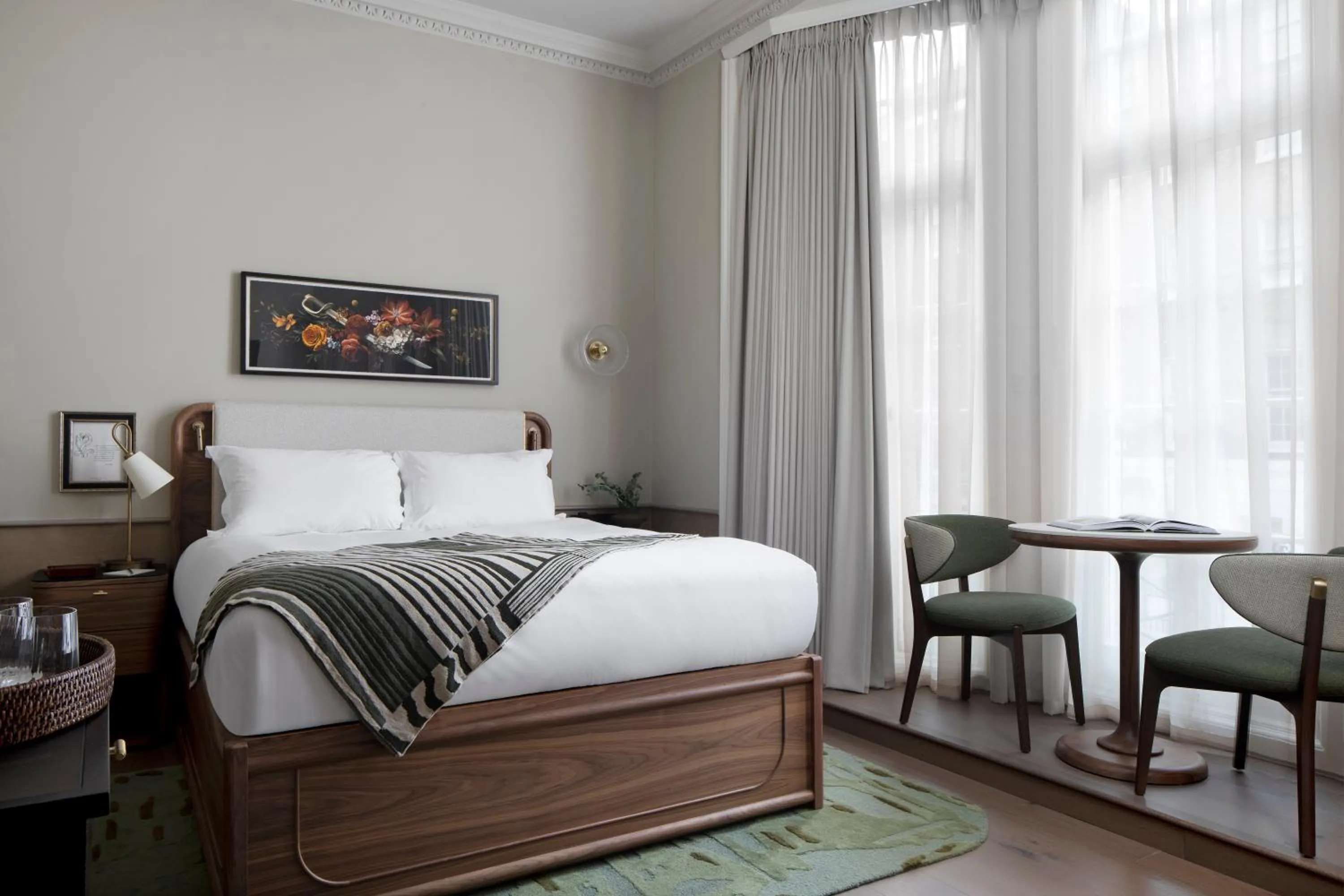 Bed in Montcalm Marble Arch Townhouse