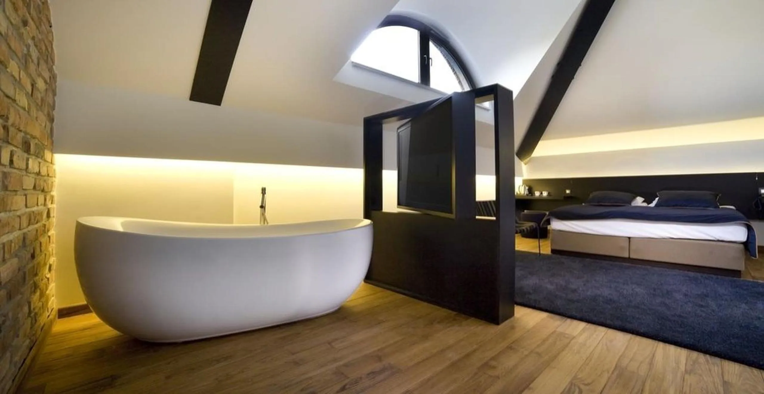 Photo of the whole room, Bed in Hotel Remes