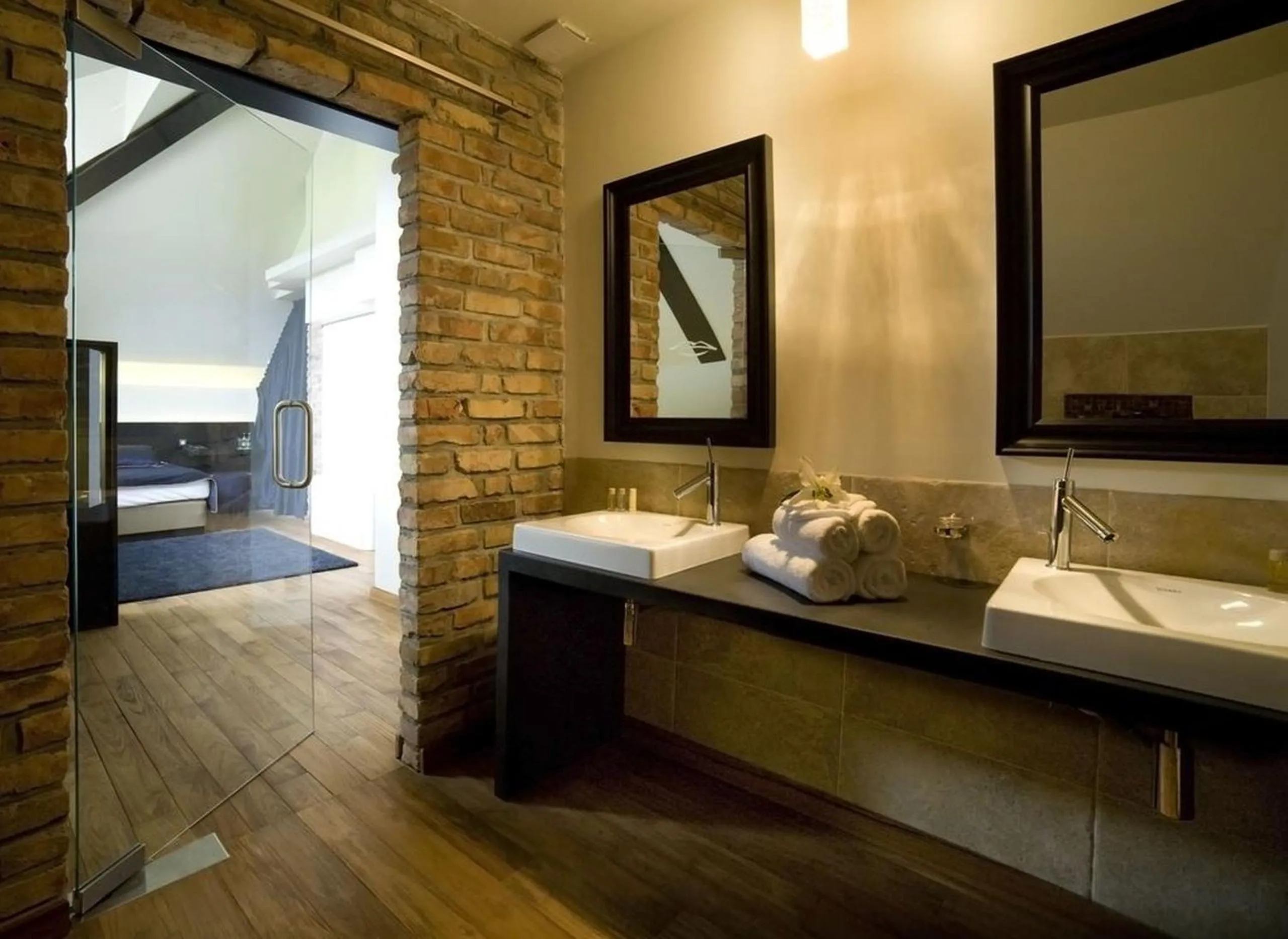 Bathroom, Bed in Hotel Remes