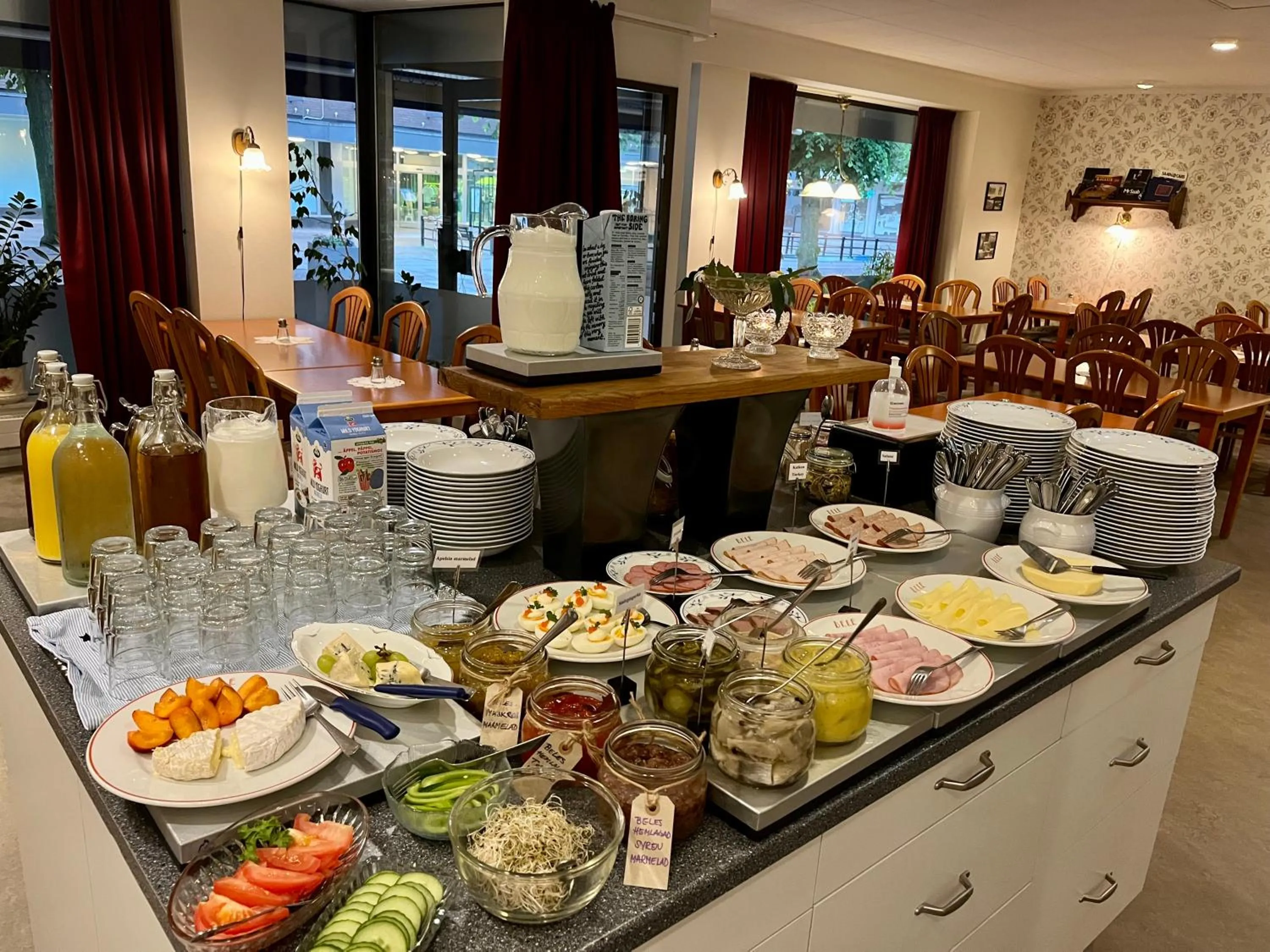 Buffet breakfast in Hotell Bele