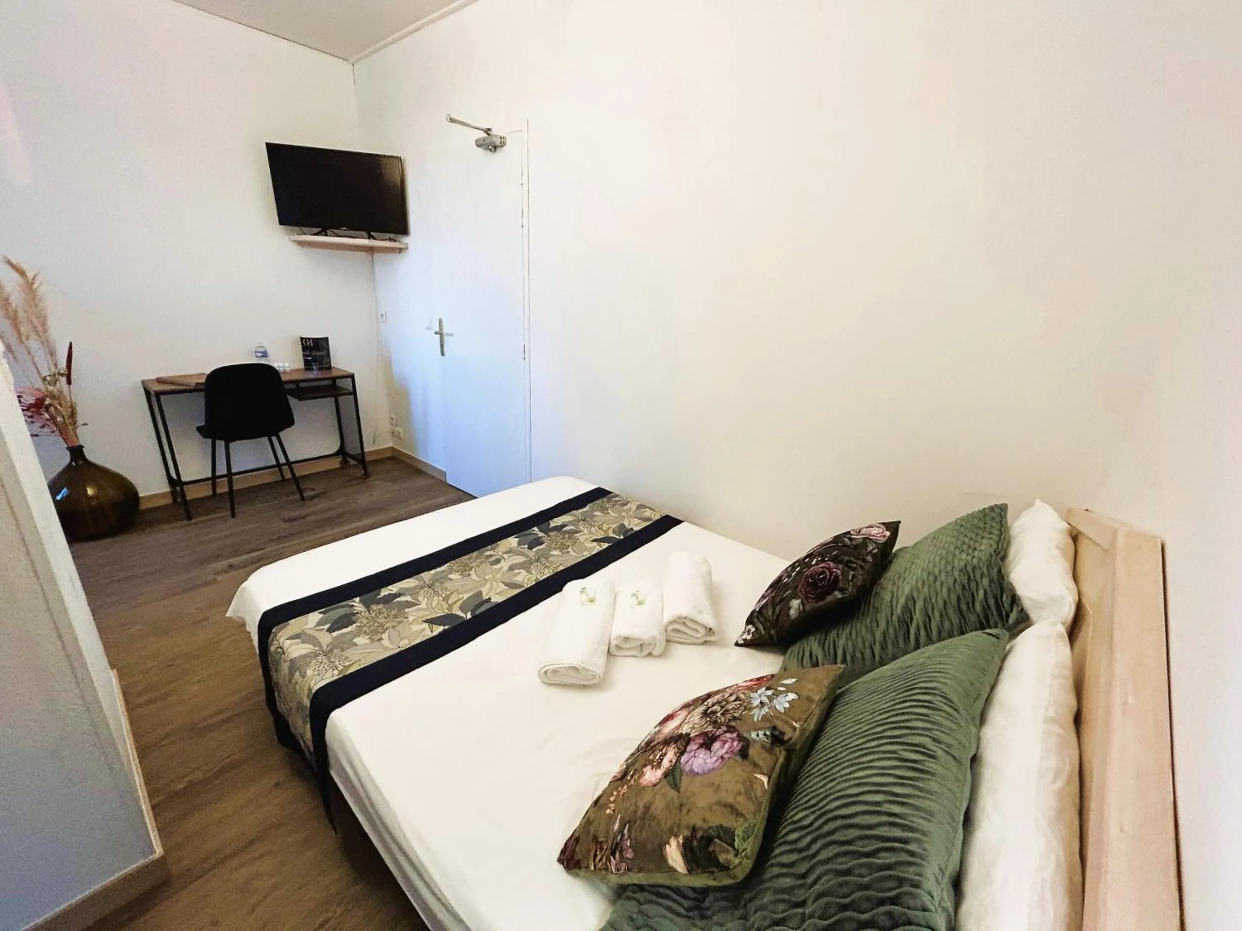 Bedroom, Bed in Gabrielle hôtel