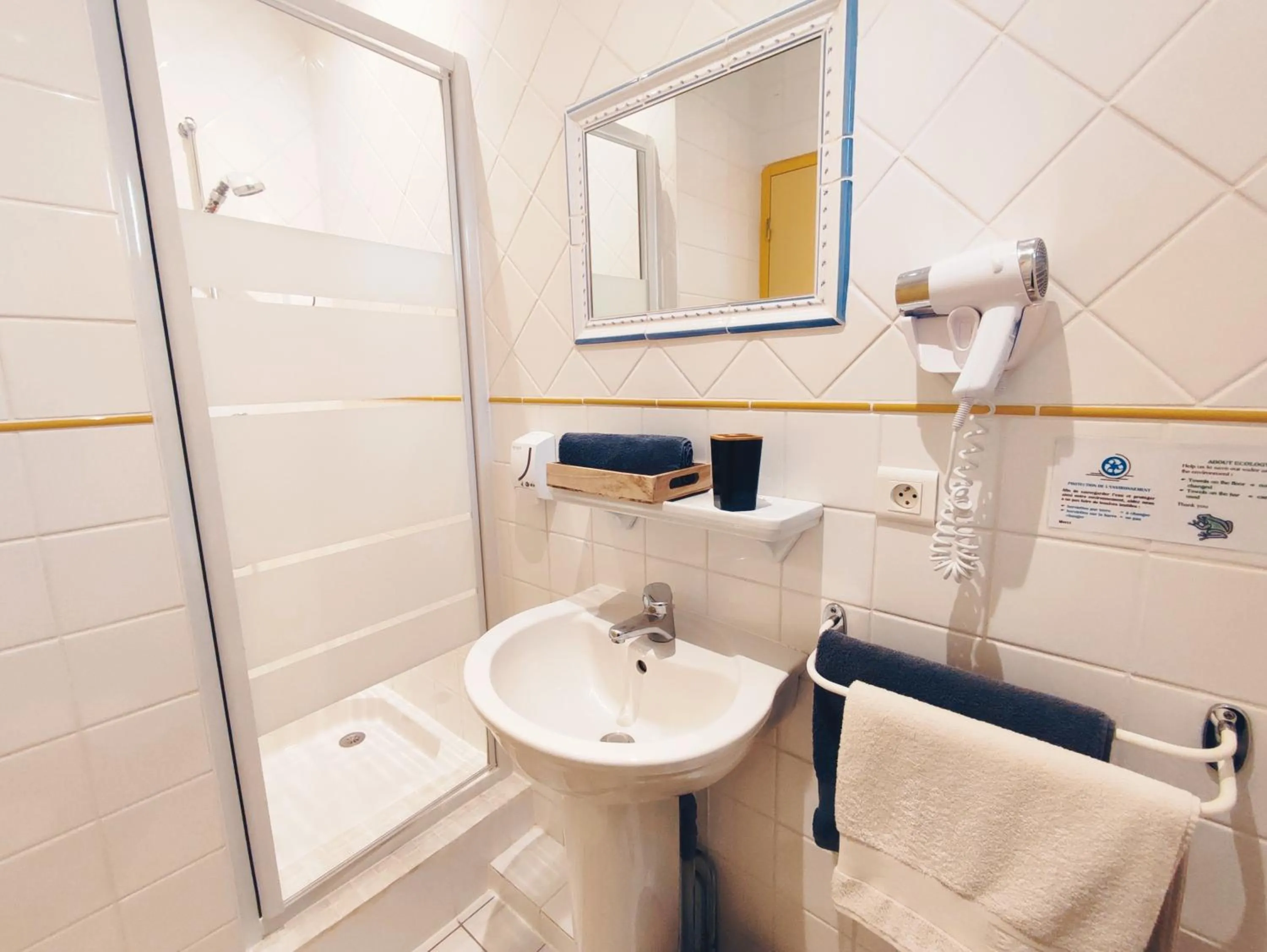 Bathroom in Gabrielle hôtel