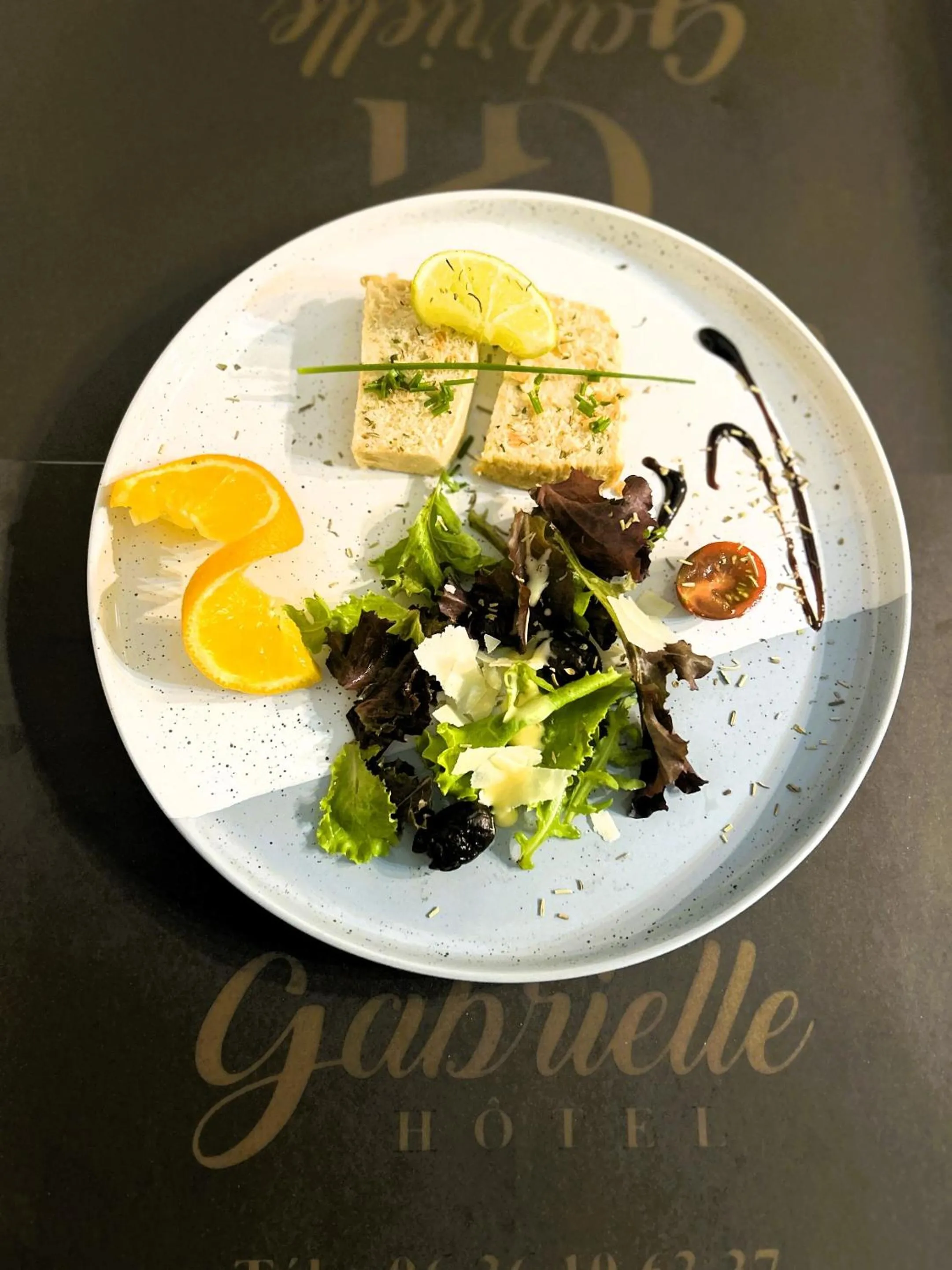 Kitchen or kitchenette in Gabrielle hôtel