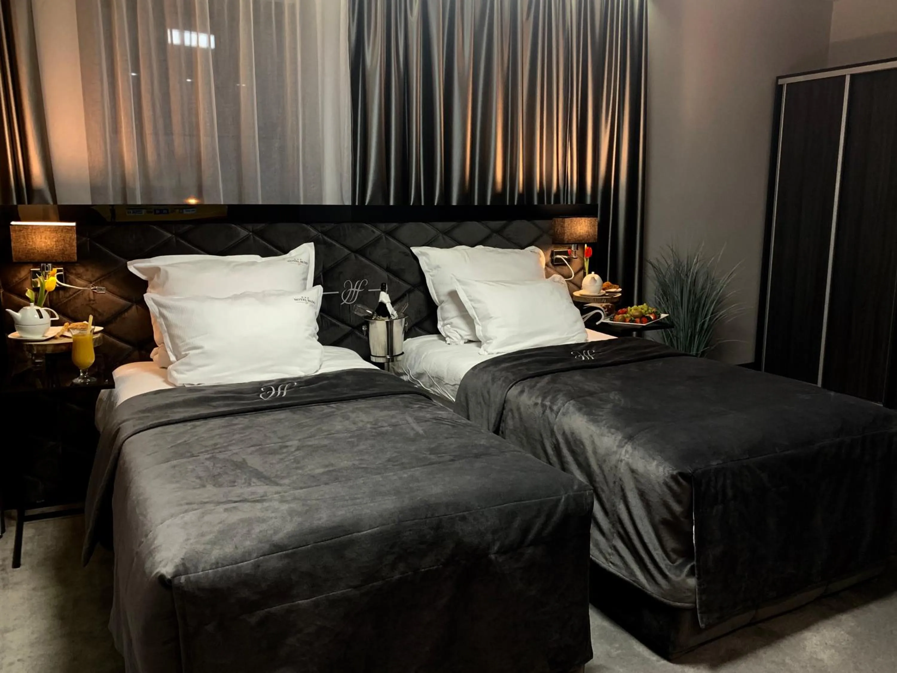 Living room, Bed in Hotel Fado